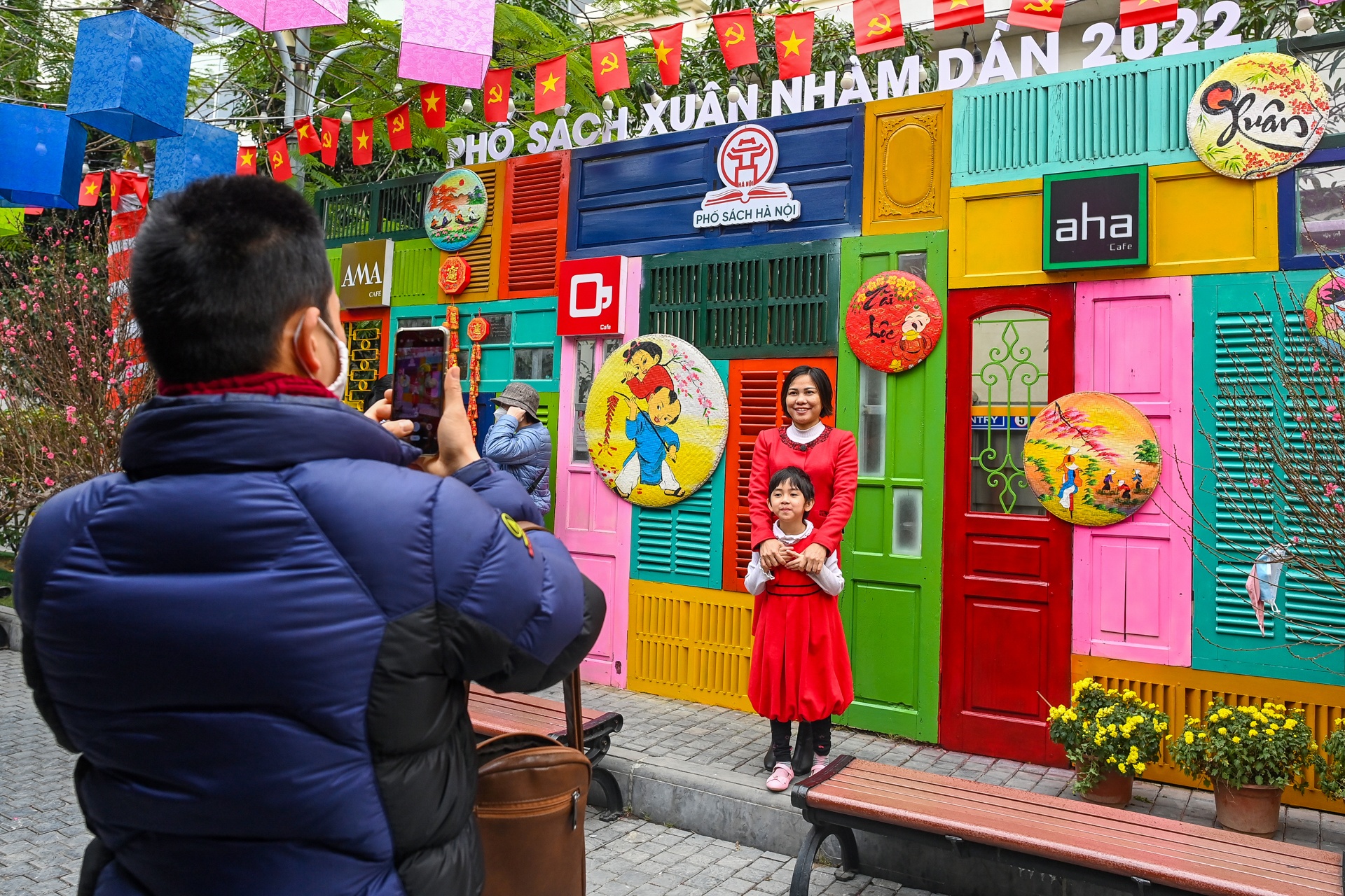 Pho sach xuan Nham Dan 2022 anh 8