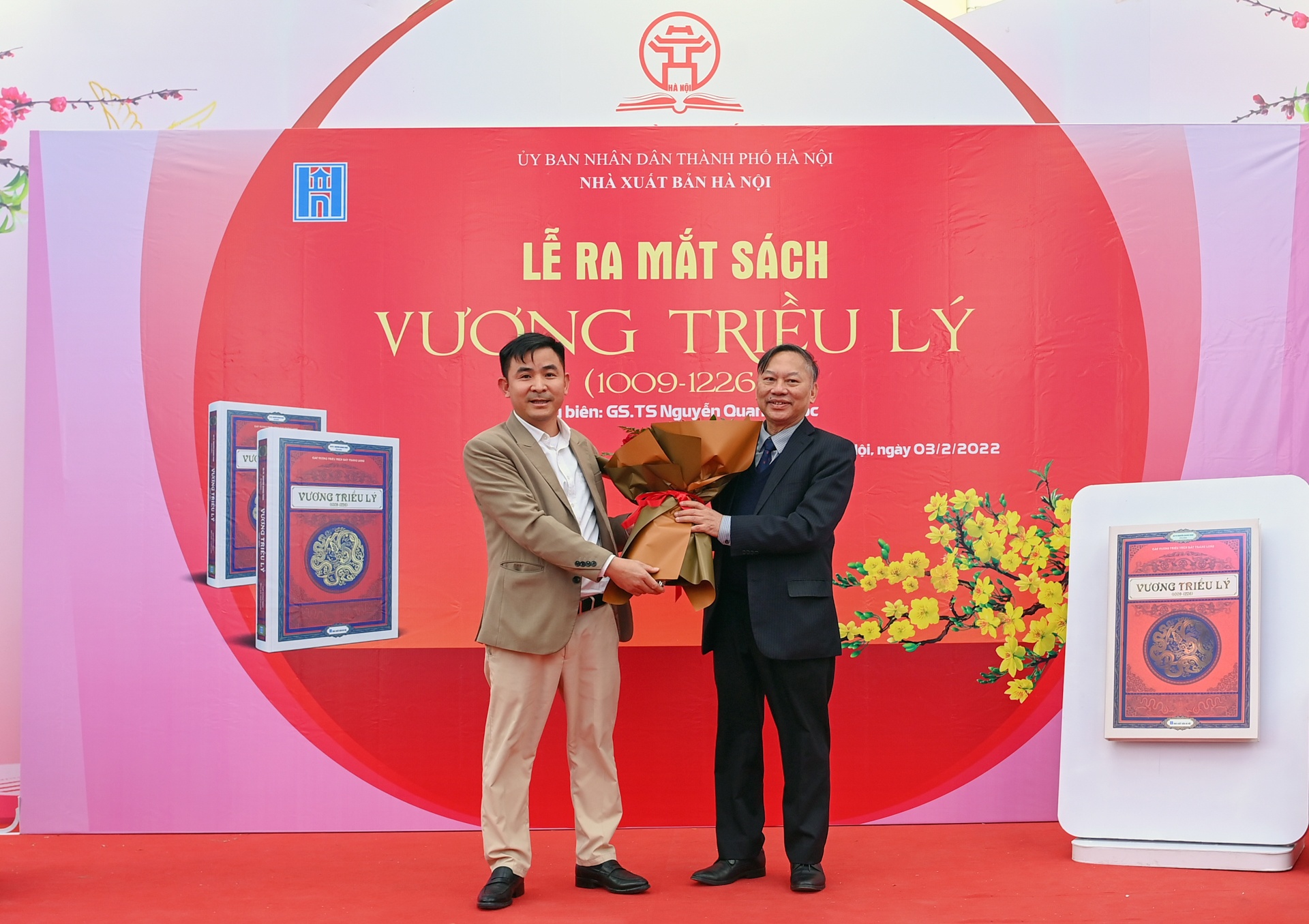 Ra mat sach Vuong Trieu Ly anh 1