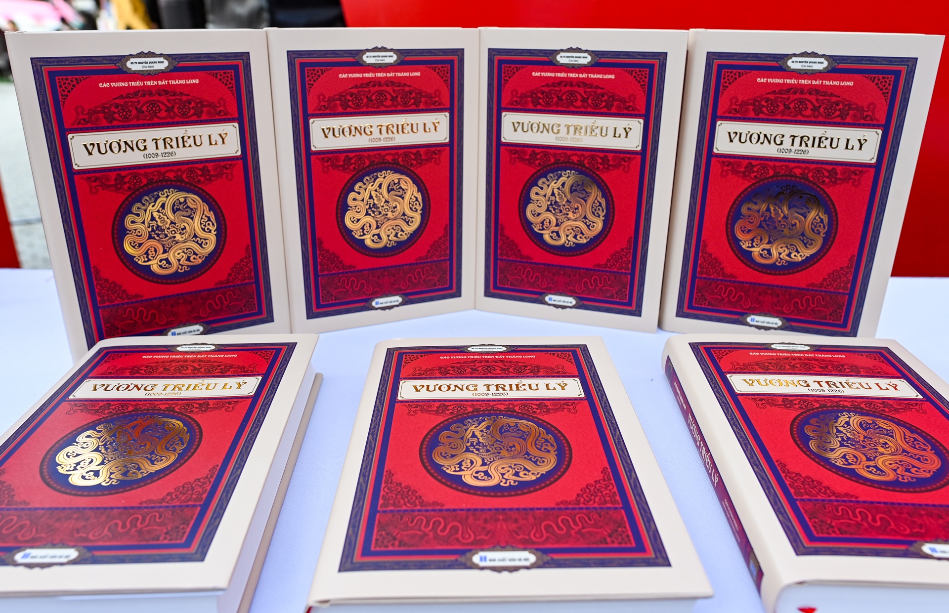 Ra mat sach Vuong Trieu Ly anh 2