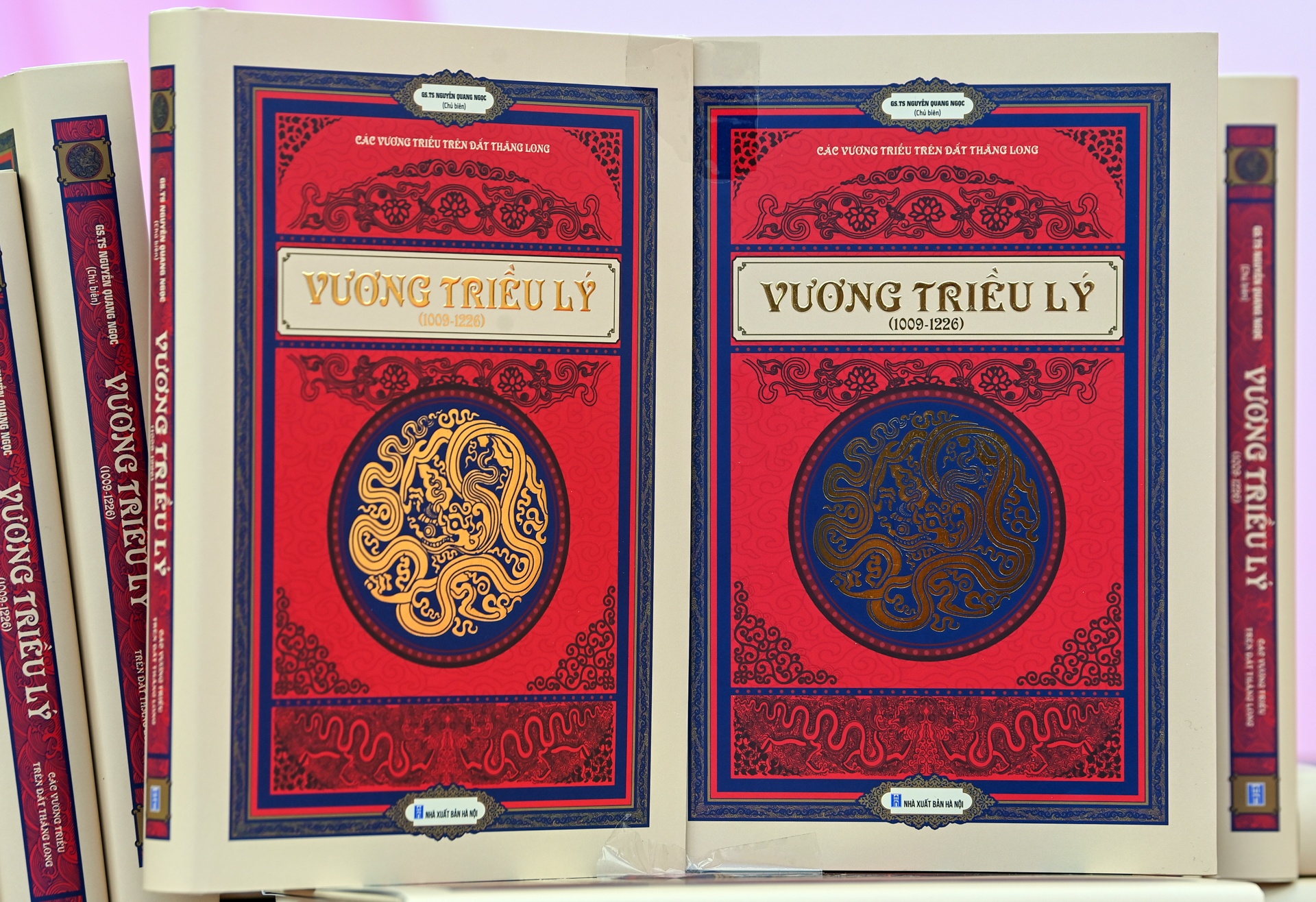 Sach ve vuong trieu Ly ra mat doc gia trong ngay dau nam hinh anh