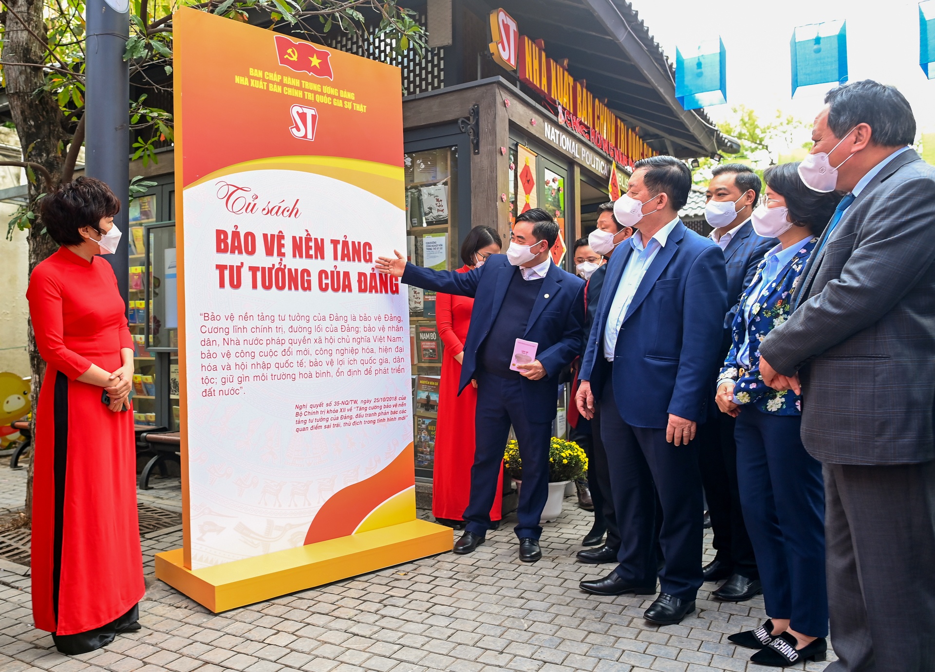 Pho sach Ha Noi anh 2