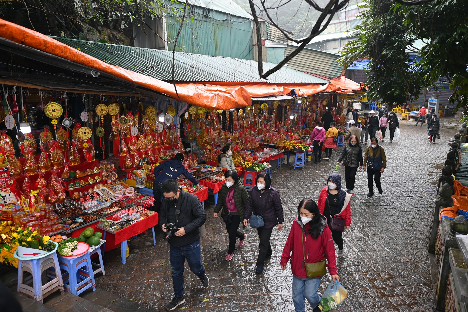 Chua Huong chuan bi mo cua don khach anh 1