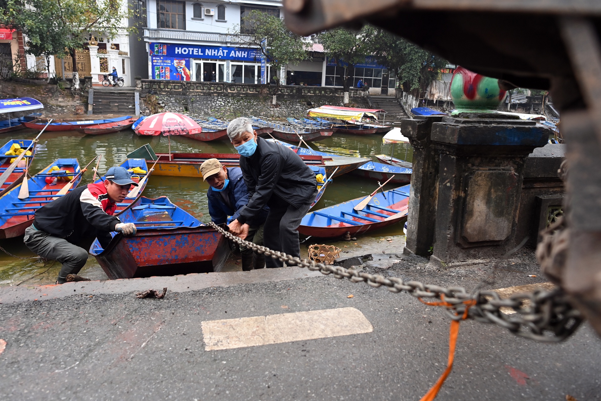Chua Huong chuan bi mo cua don khach anh 3