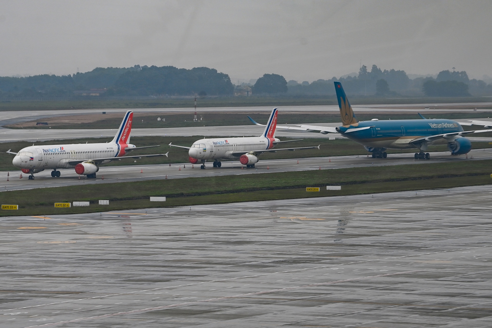 San bay Noi Bai vang khach anh 10