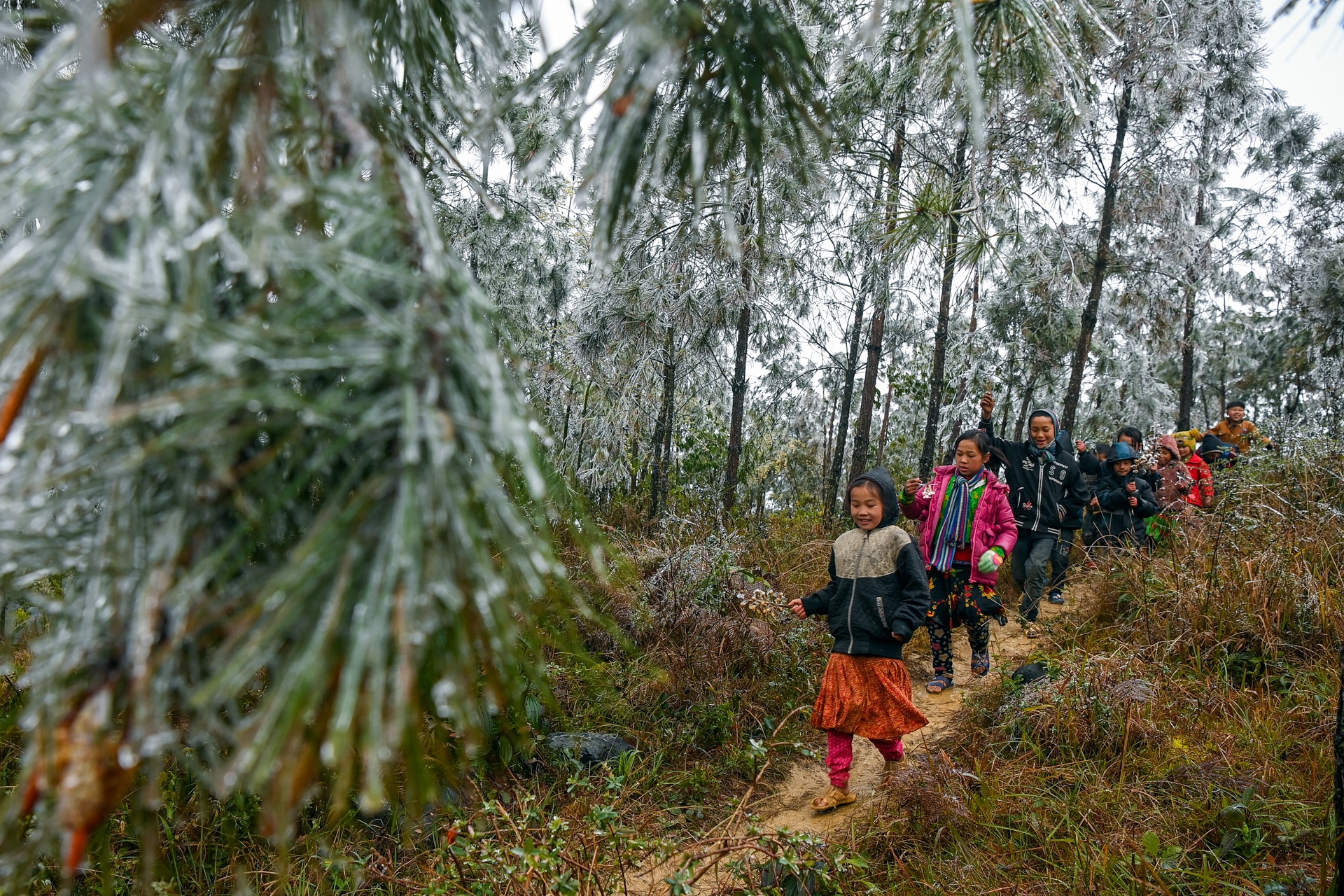 Tre em vung cao nghich tuyet anh 2