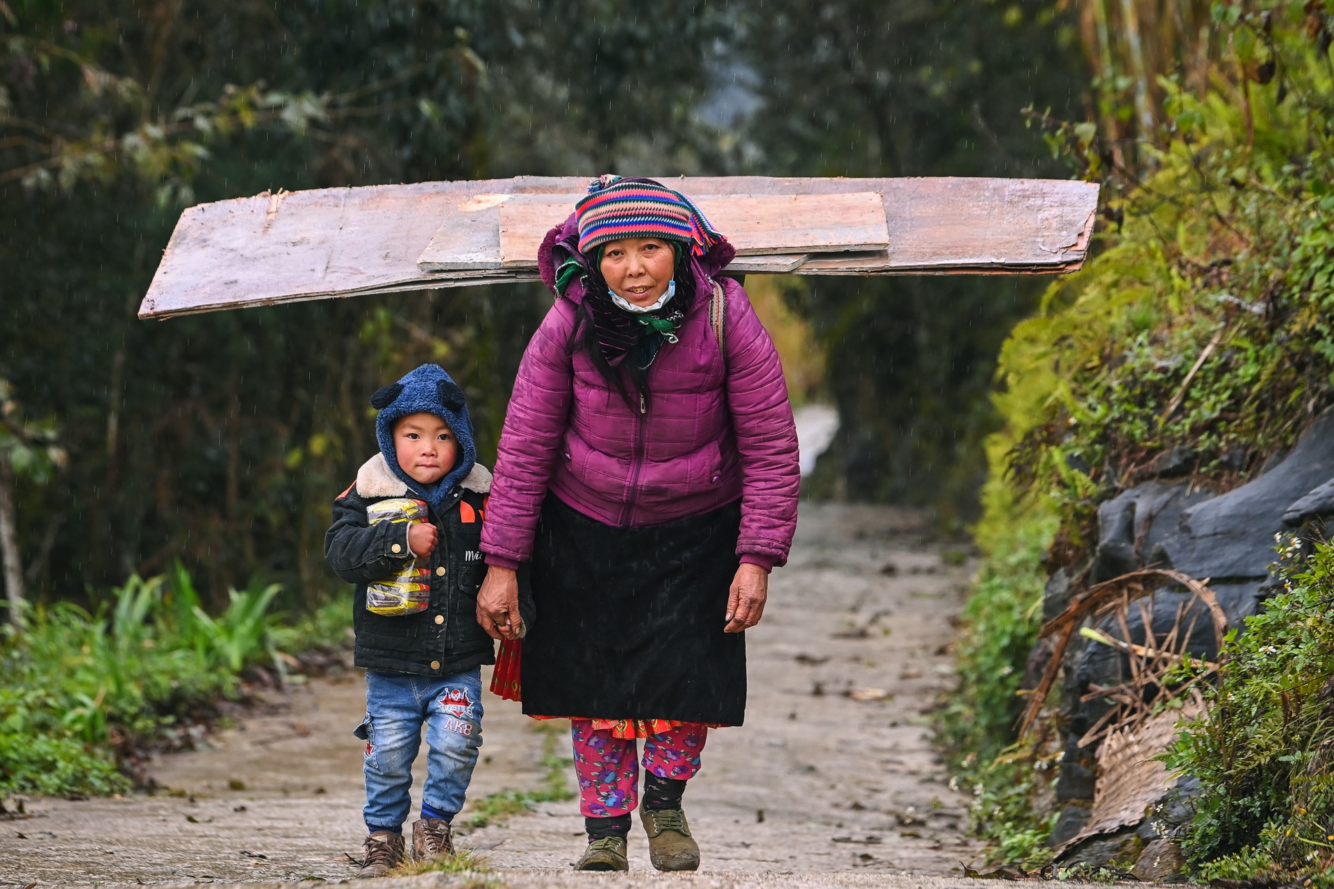 Tre em vung cao nghich tuyet anh 3