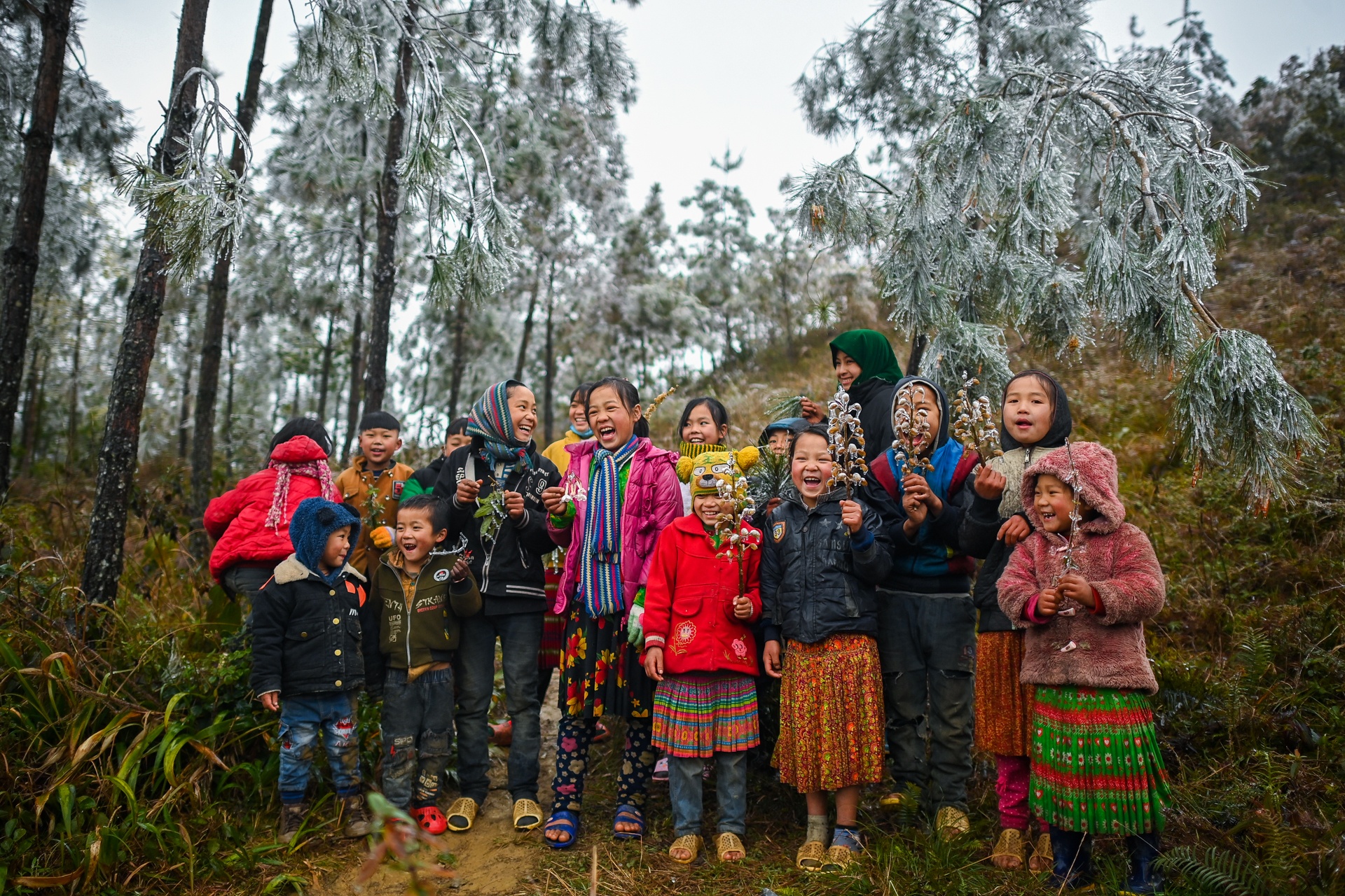 Tre em vung cao nghich tuyet anh 9