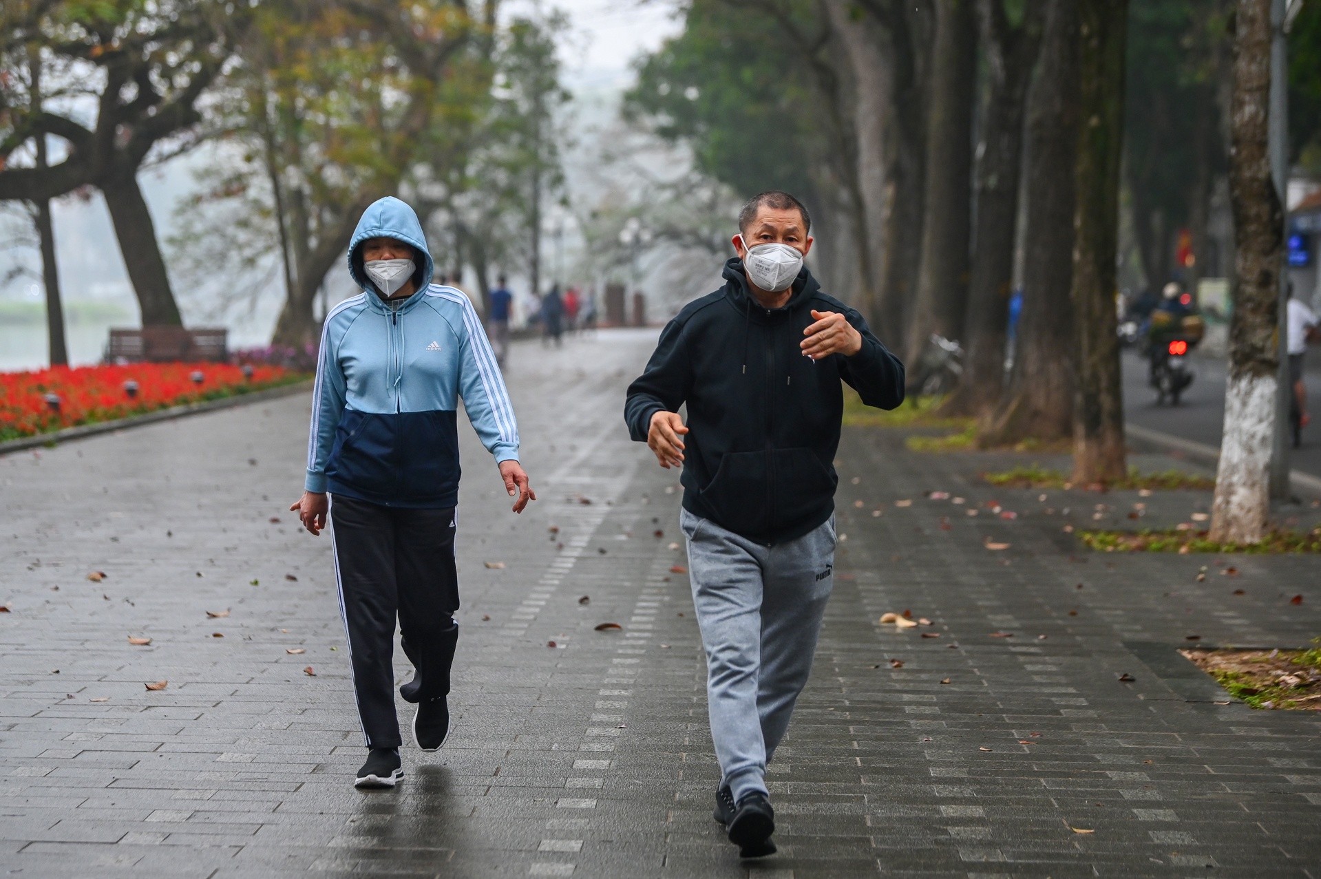 Ca mac Covid-19 tang cao, Ha Noi vang nhu ngay Tet hinh anh