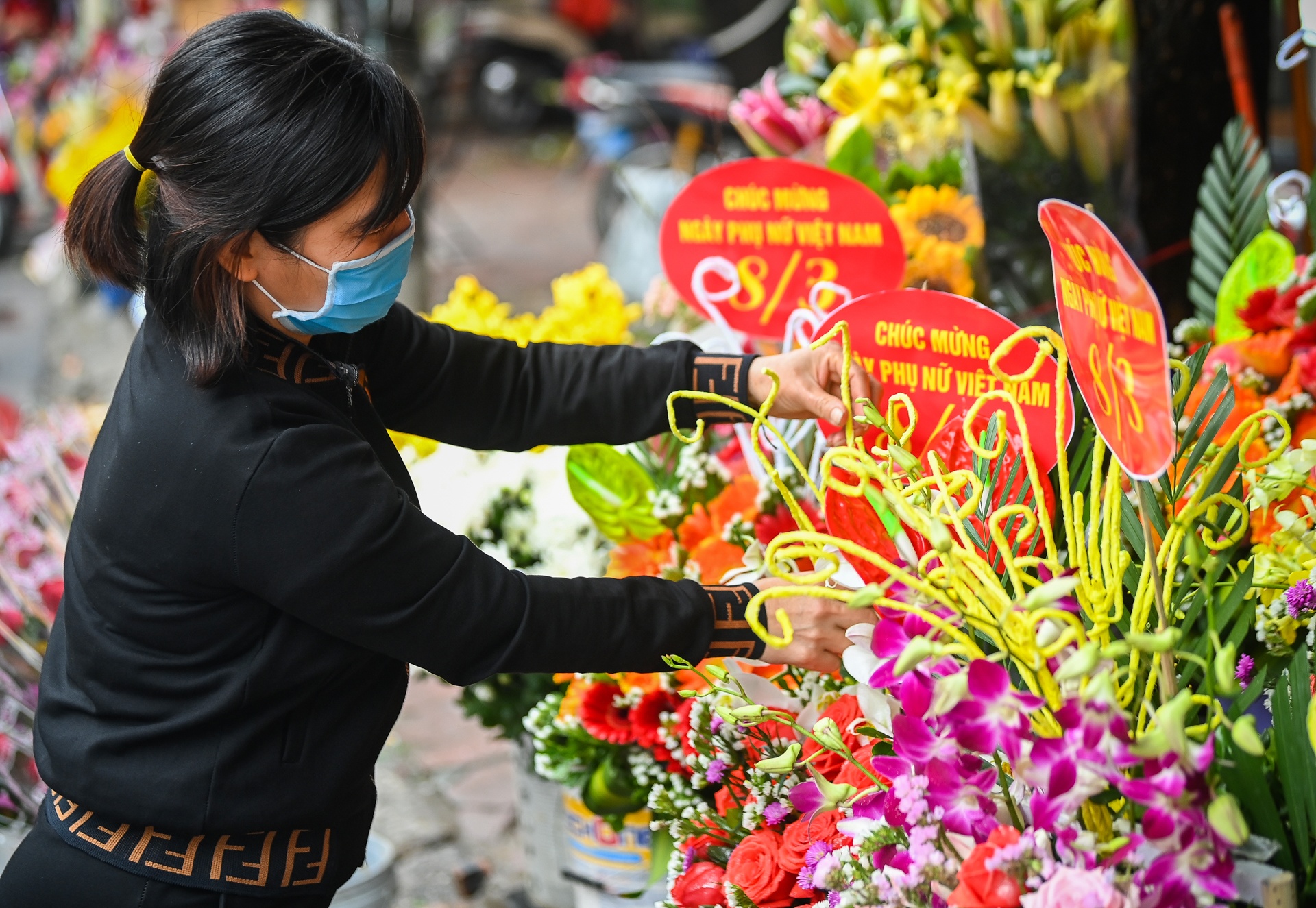 Hoa tuoi tang gia manh ngay 8/3 anh 2