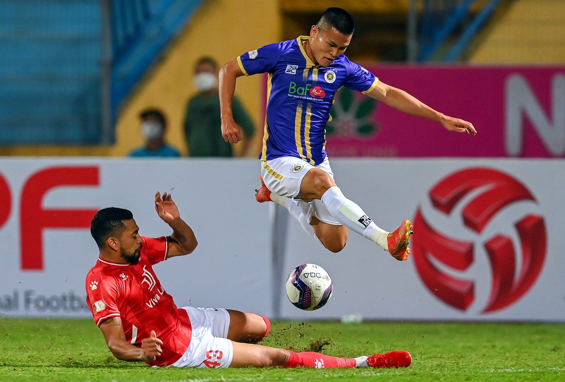 CLB Ha Noi hoa tren san Hang Day anh 3