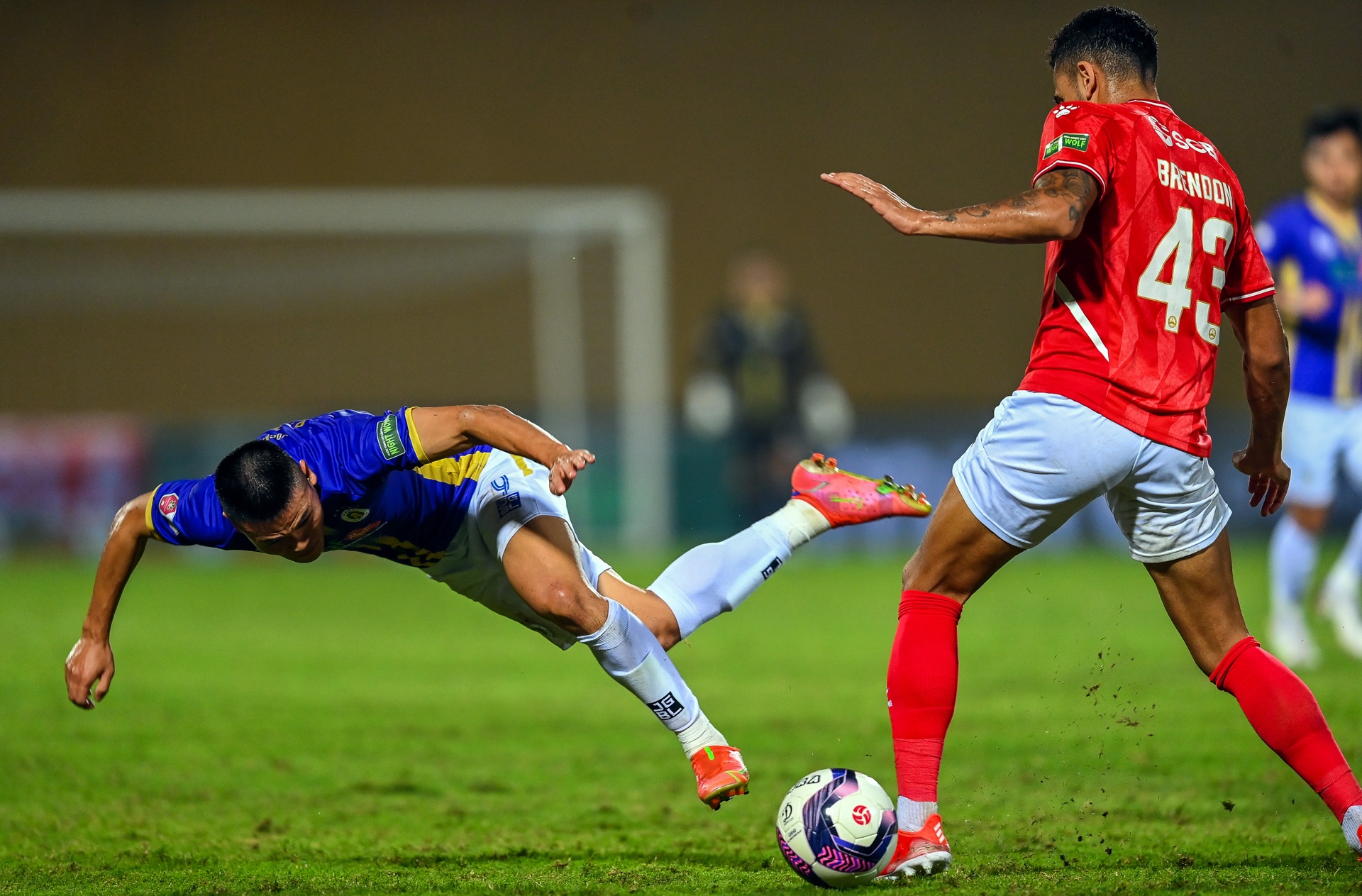 CLB Ha Noi hoa tren san Hang Day anh 5