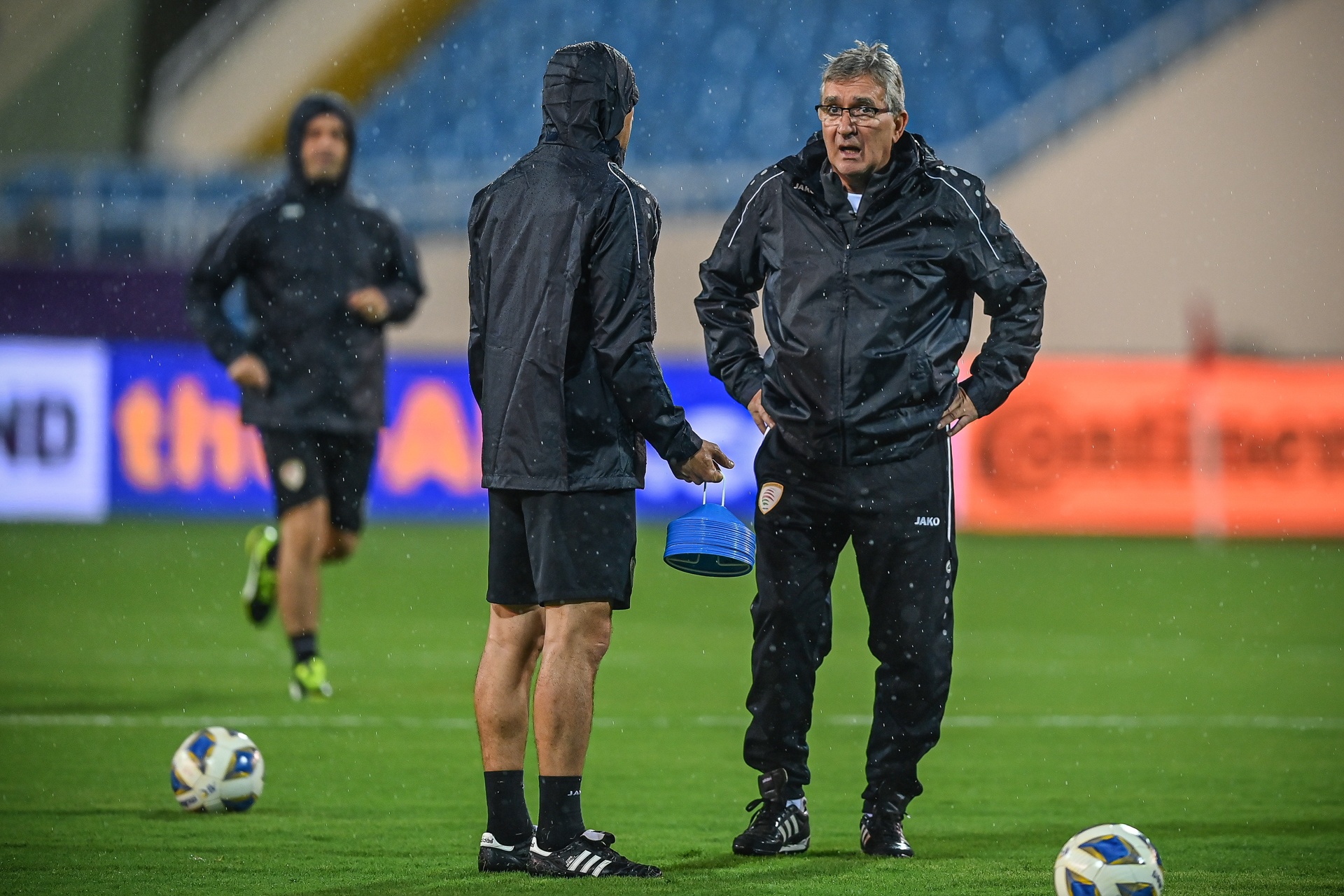 Doi tuyen Oman luyen tap tren san My Dinh anh 3