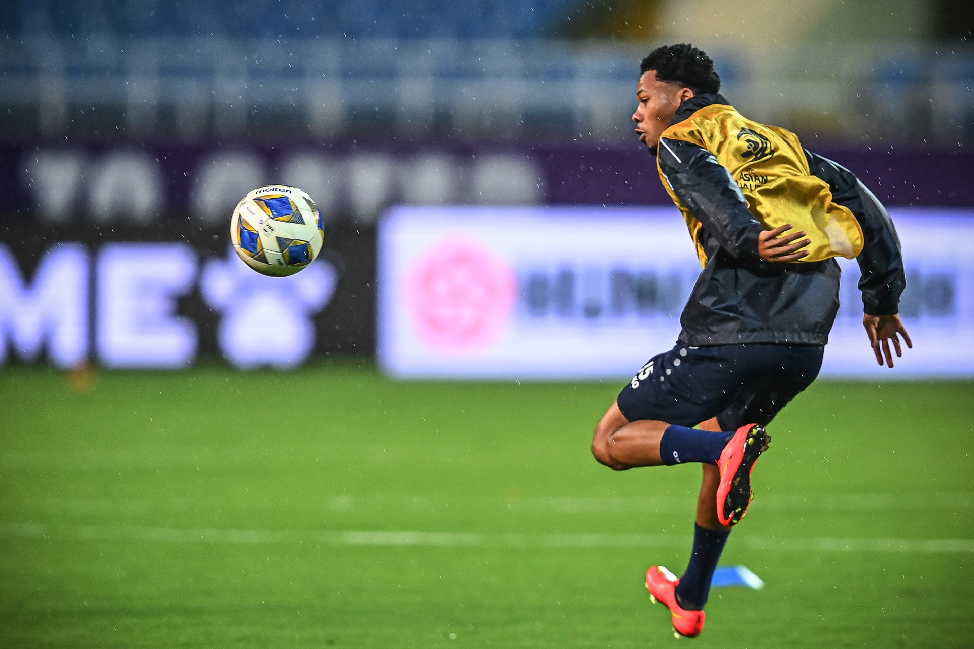 Doi tuyen Oman luyen tap tren san My Dinh anh 5