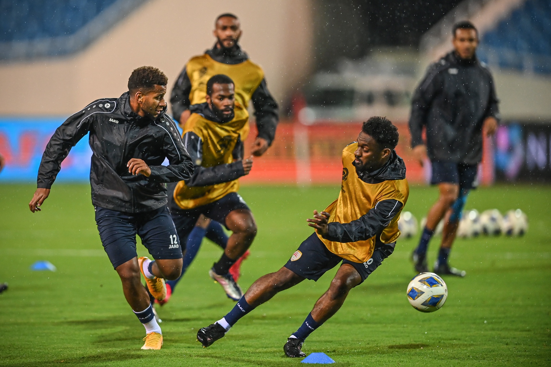 Doi tuyen Oman luyen tap tren san My Dinh anh 7