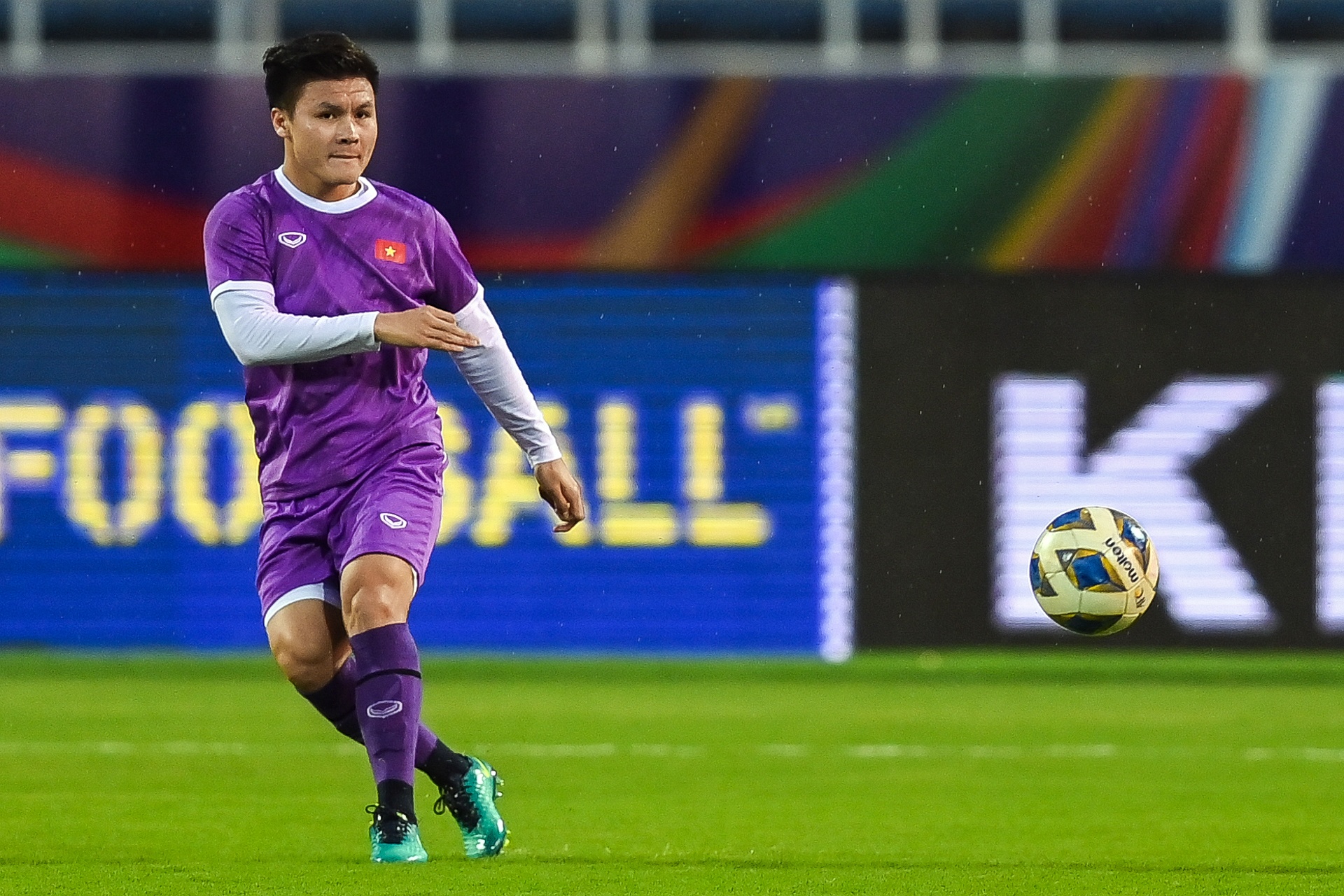 Tuyen Viet Nam luyen tap trong thoi tiet mua ret truoc tran gap Oman hinh anh