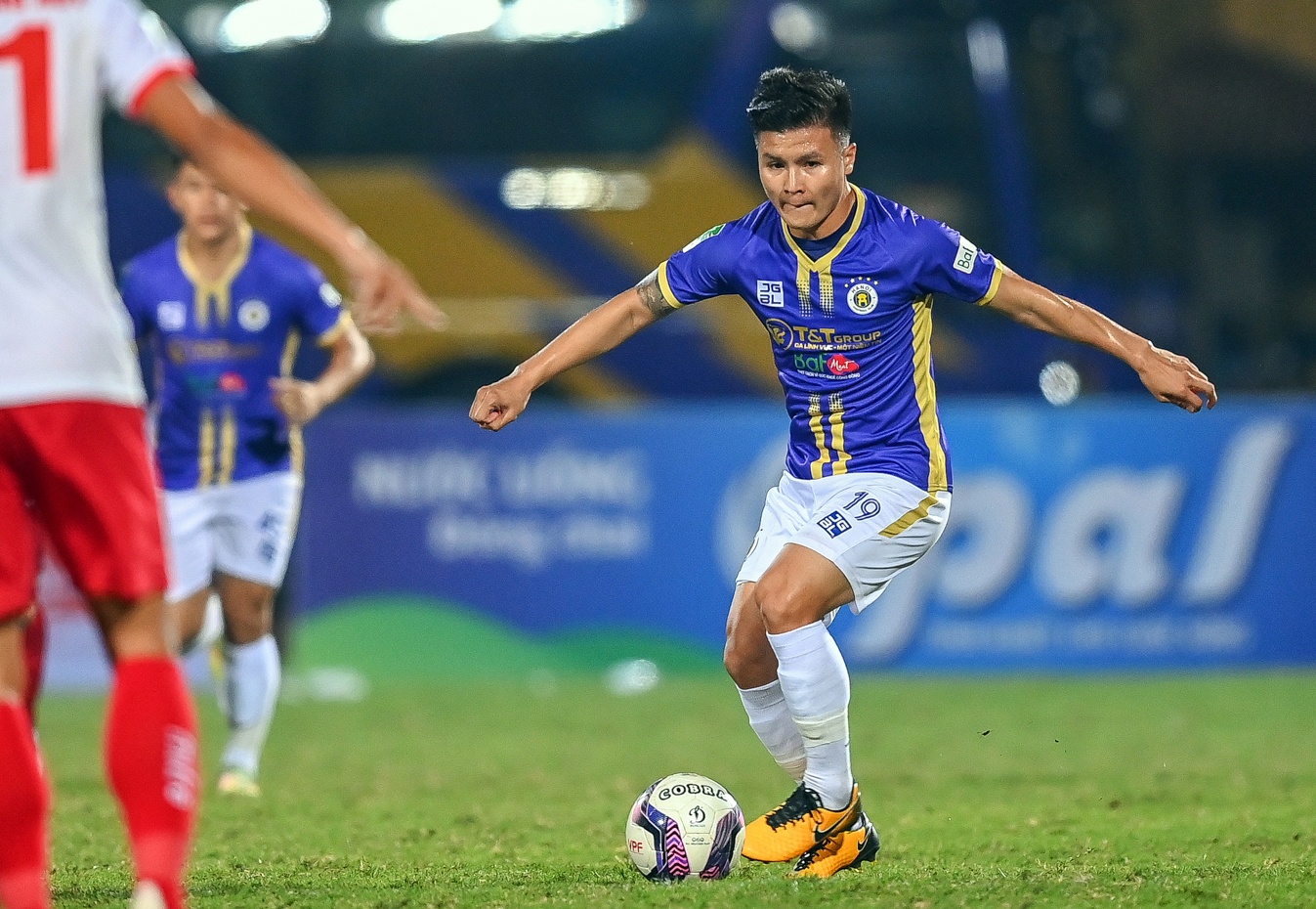 Nhung khoanh khac cuoi cung cua Quang Hai trong mau ao CLB Ha Noi hinh anh