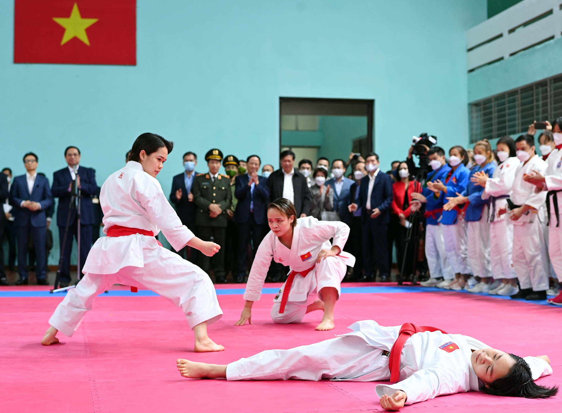 Thu tuong tham trung tam Nhon anh 4