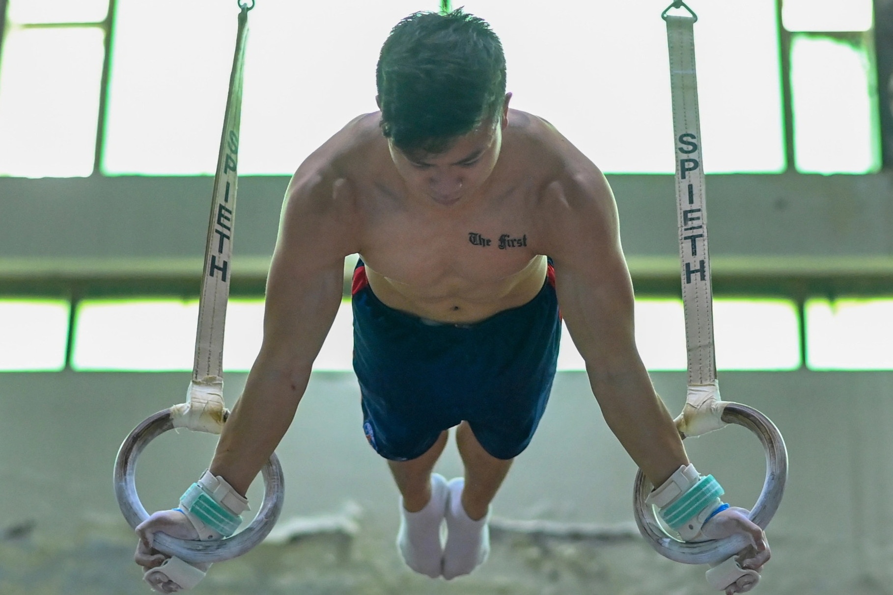 Tuyen the duc dung cu no luc tap luyen truoc them SEA Games 31 hinh anh