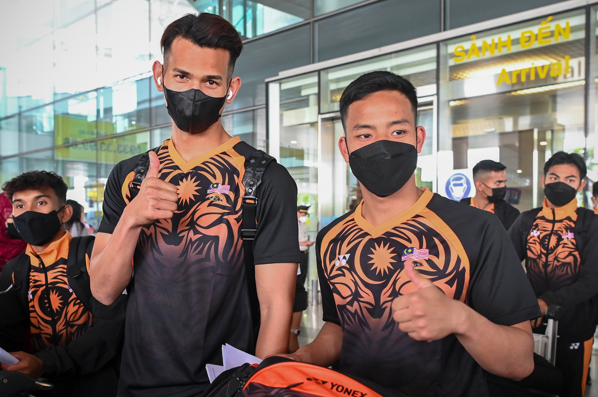 Dan cau thu U23 Malaysia, Singapore den Ha Noi hinh anh
