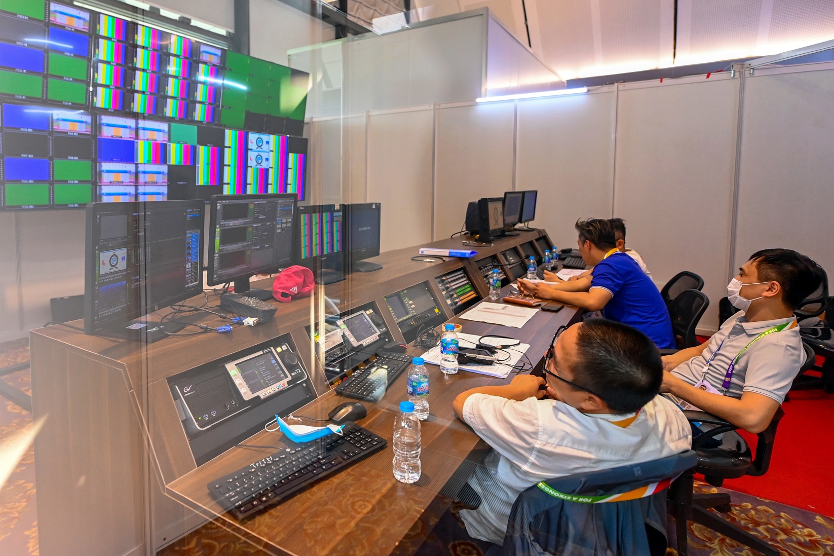 Ben trong trung tam bao chi SEA Games 31 o Ha Noi hinh anh