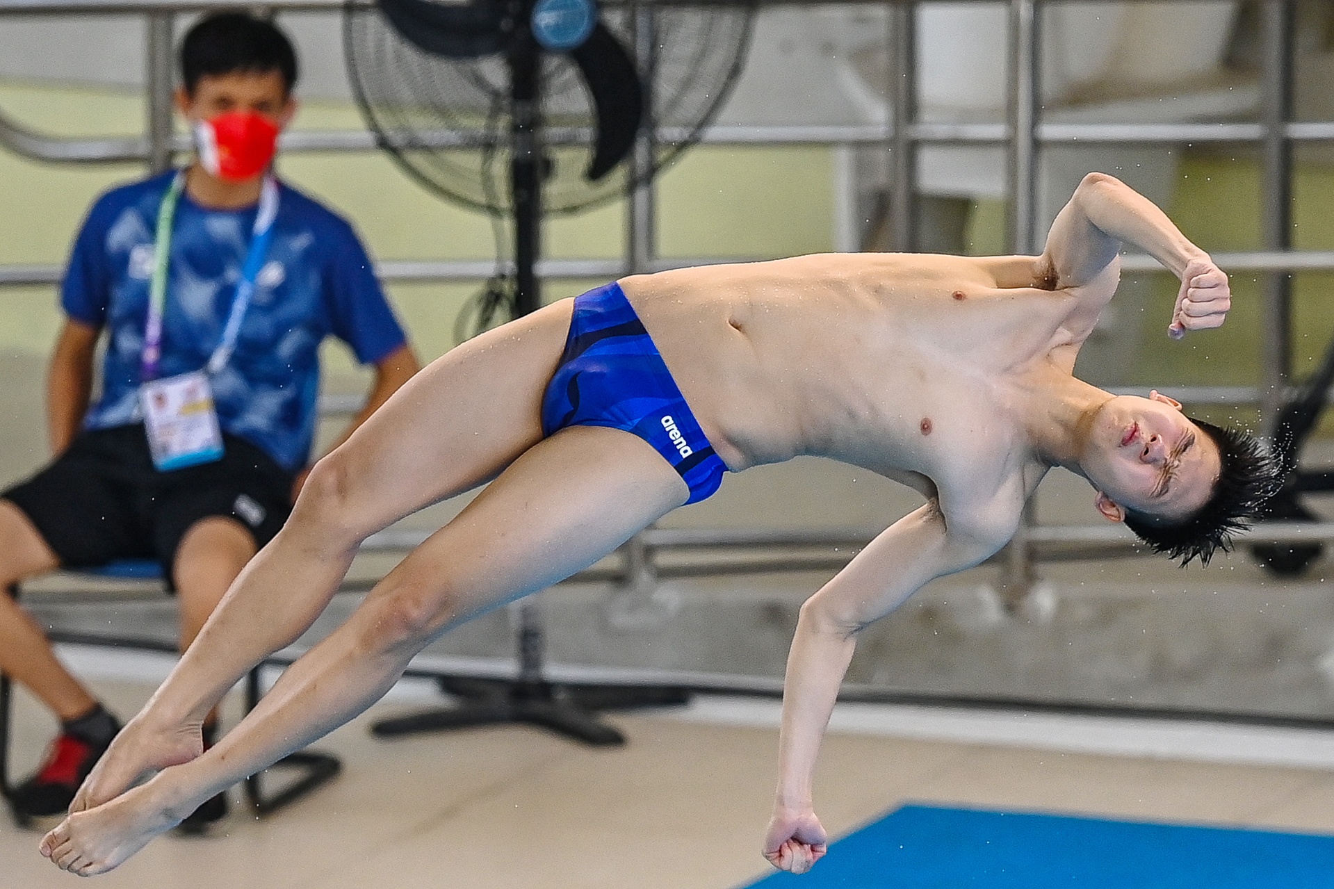 Van dong vien nhay cau Viet nam anh 2