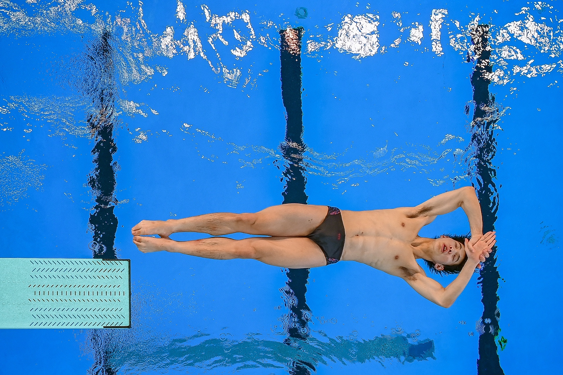 Van dong vien nhay cau Viet nam anh 4