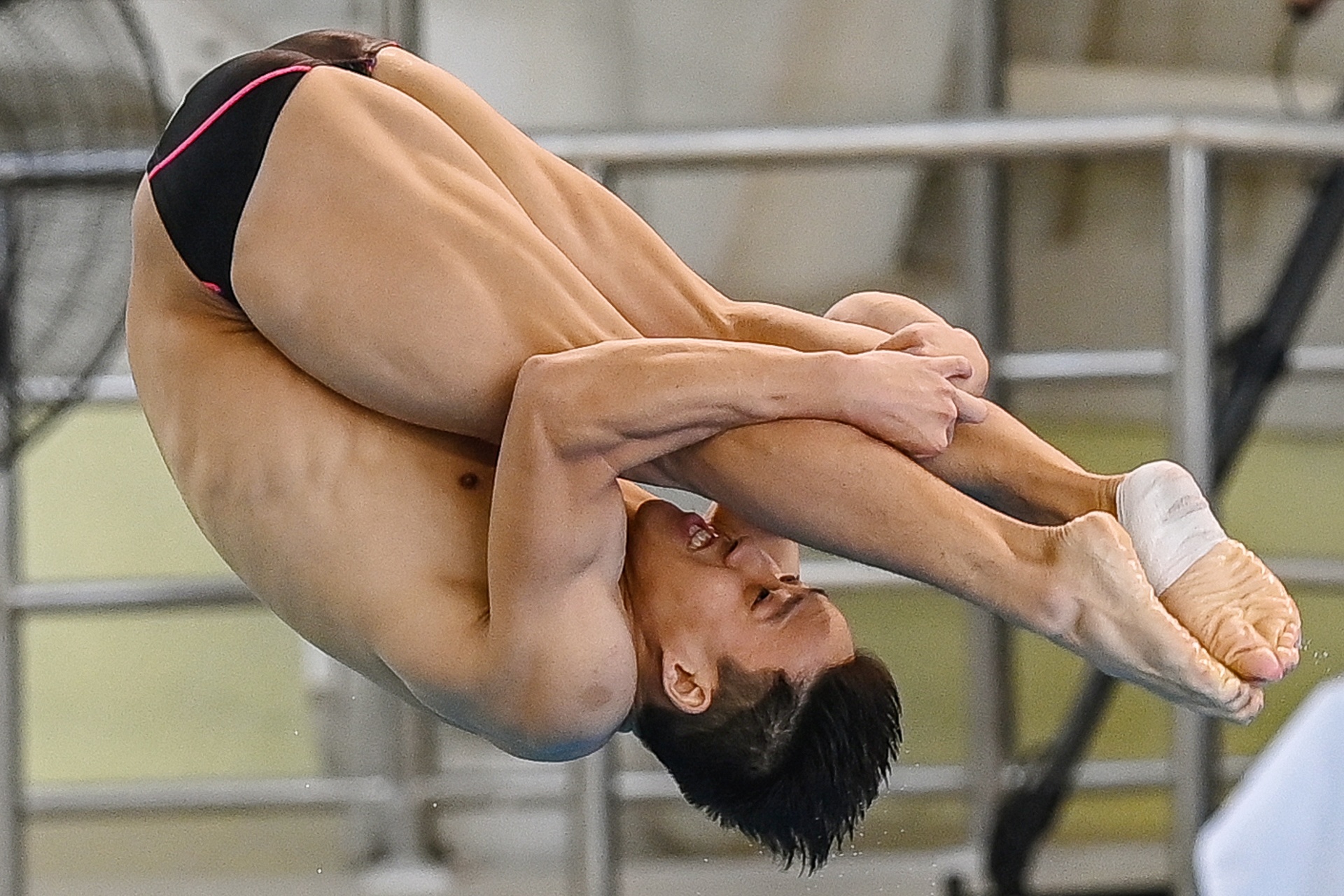 Van dong vien nhay cau Viet nam anh 8