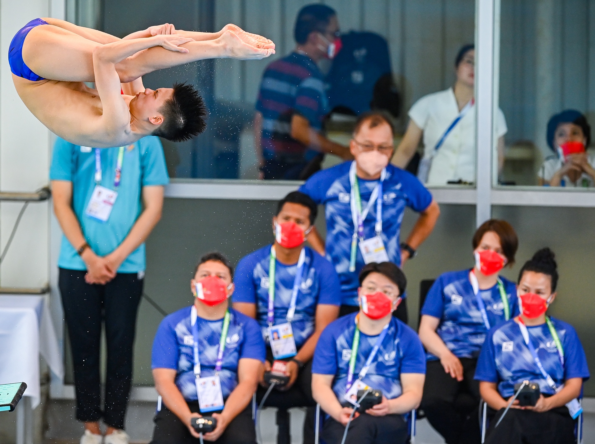 Van dong vien nhay cau Viet nam anh 9