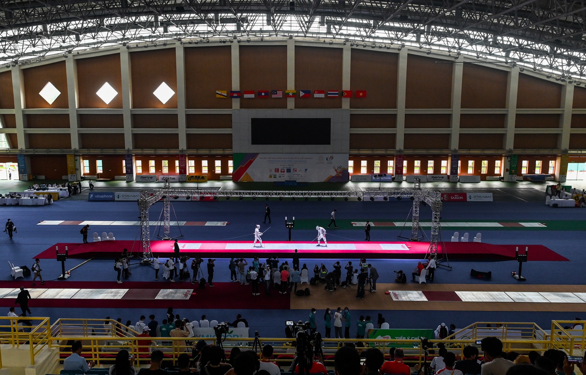 Vu Thanh An bao ve huy chuong vang dau kiem anh 1