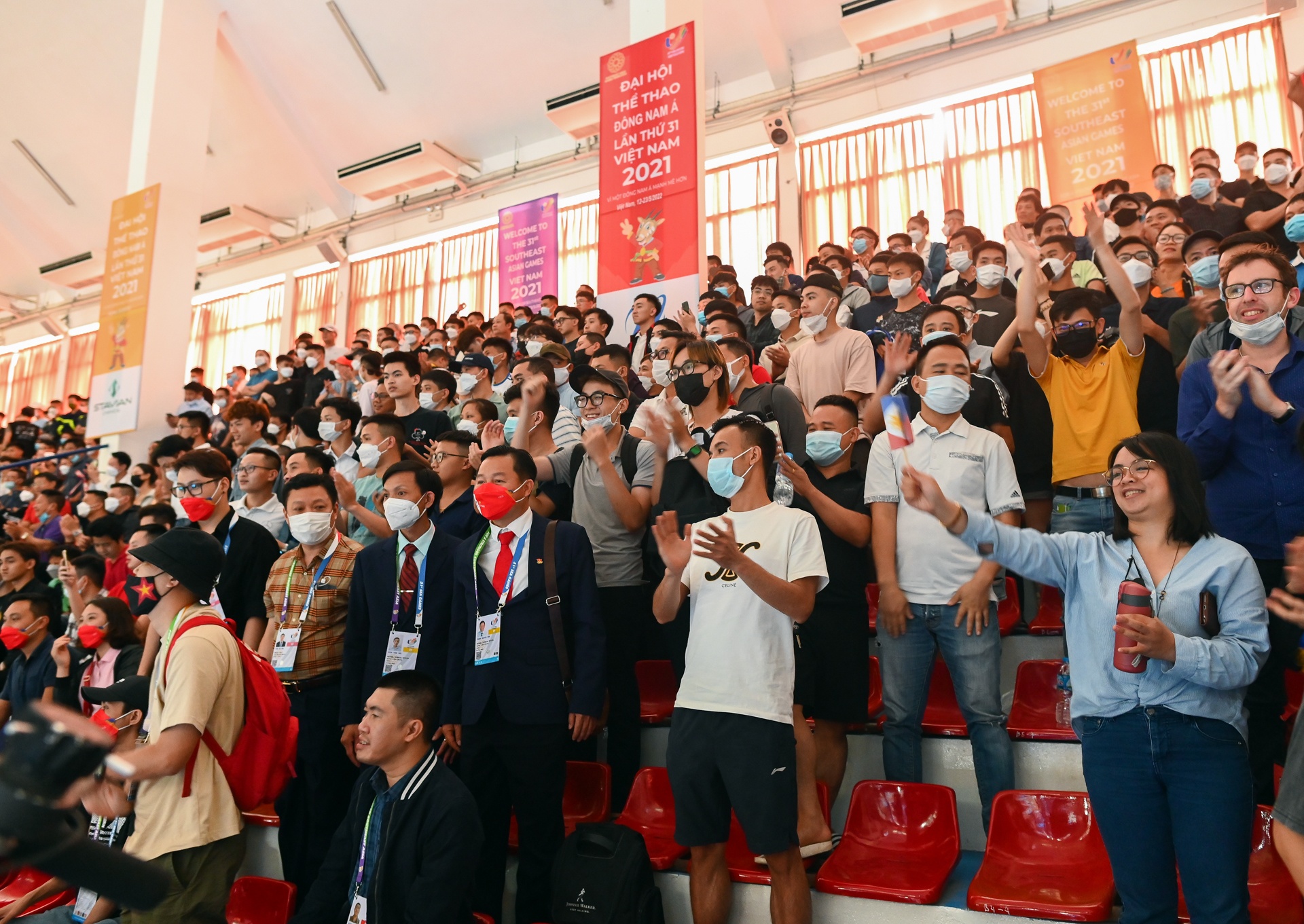 Trang dem ve tranh Efren Reyes anh 1