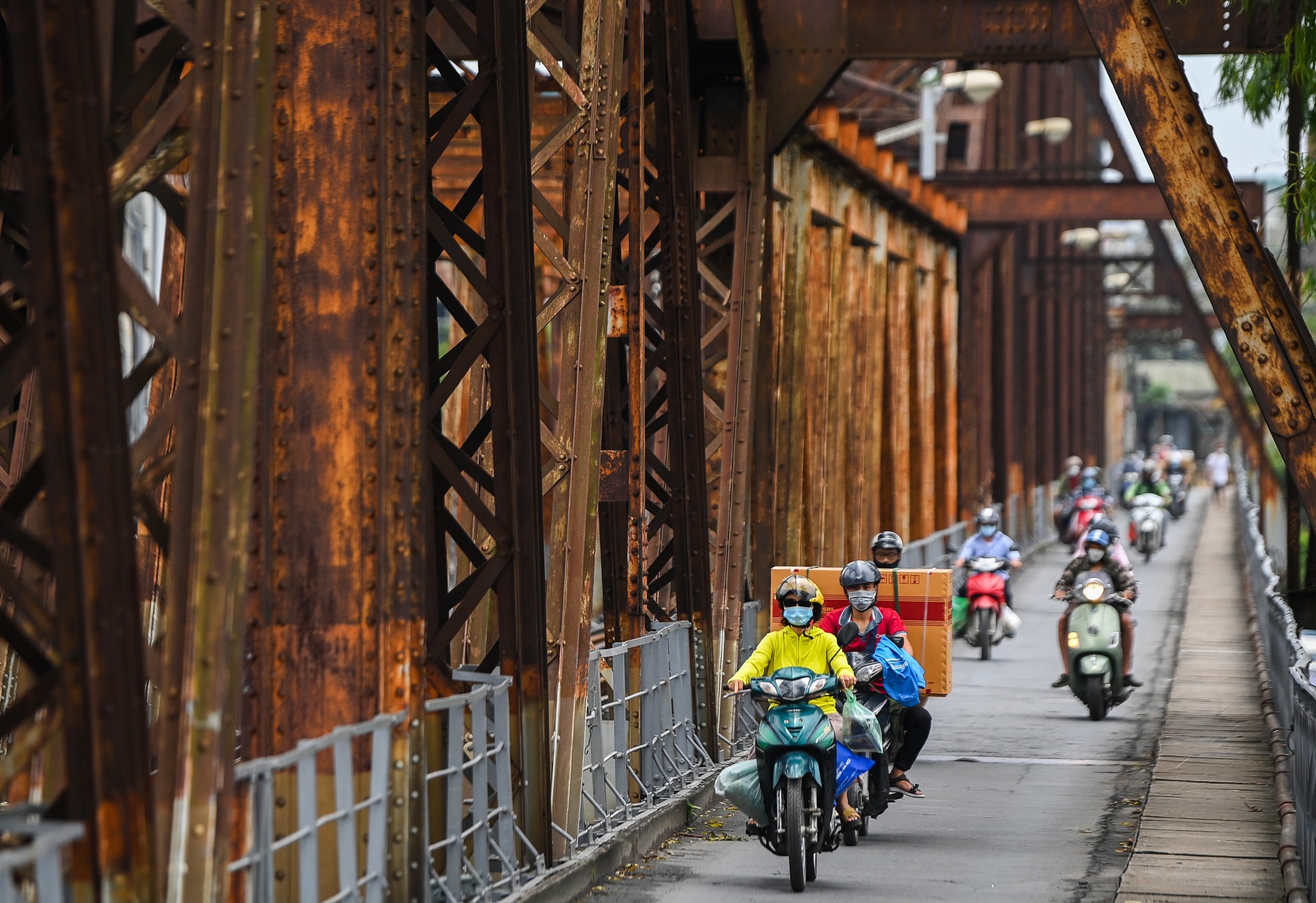 Cau Long Bien xuong cap nghiem trong anh 14