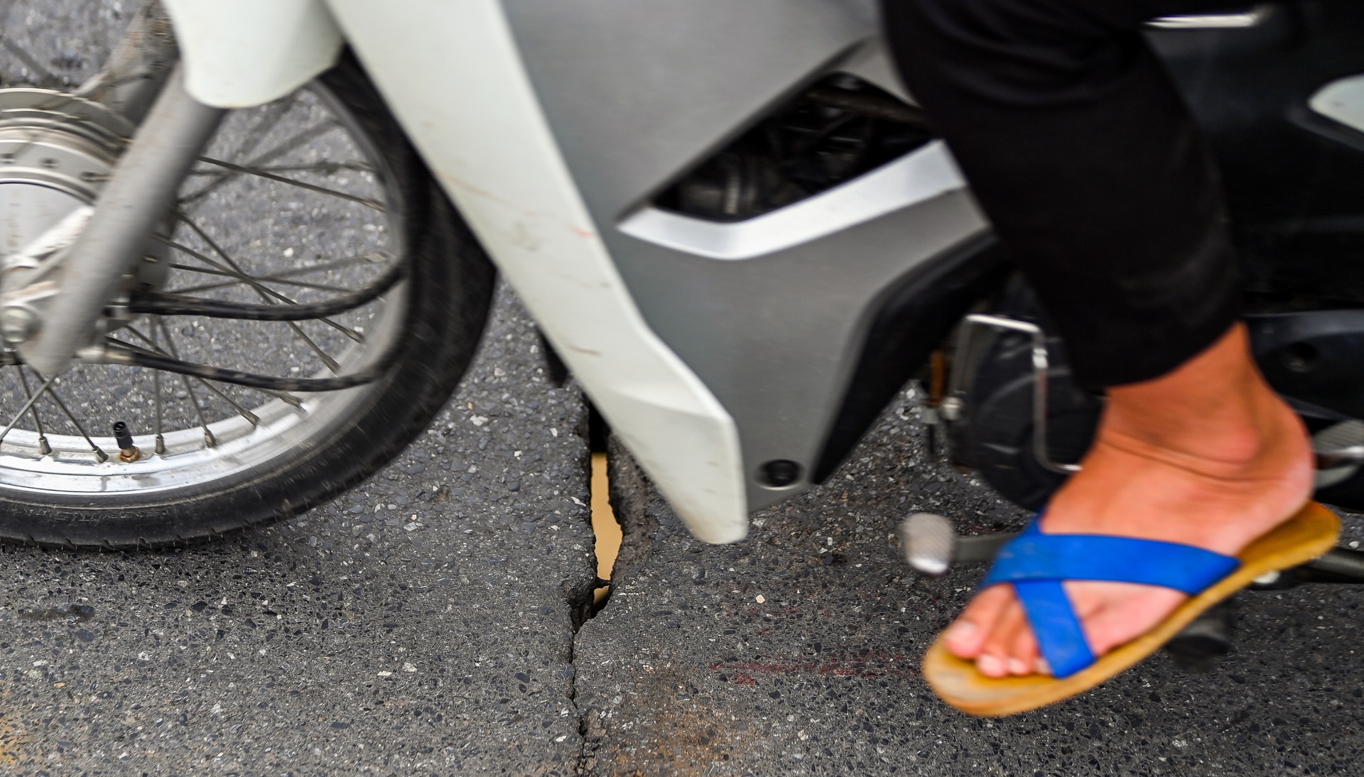 Cau Long Bien xuong cap nghiem trong anh 4