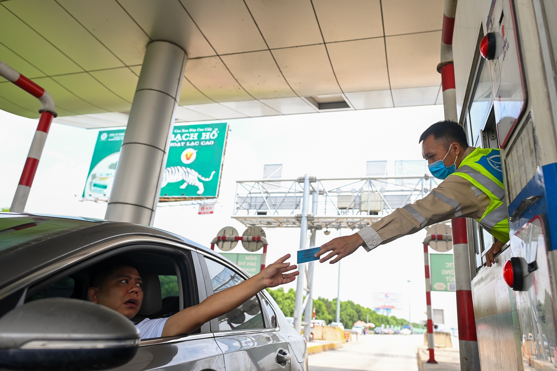 Nhieu su co ngay dau thu phi ETC 100% o cao toc Ha Noi - Hai Phong hinh anh