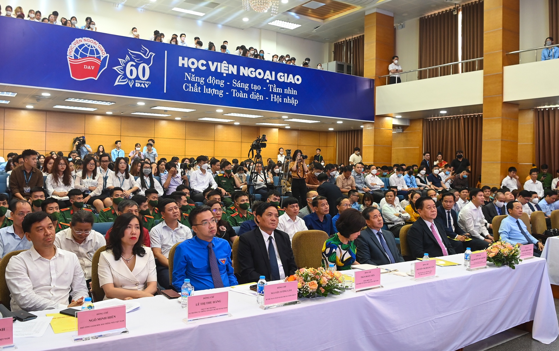 Cuoc thi tim hieu quan he Viet Nam - Lao anh 2