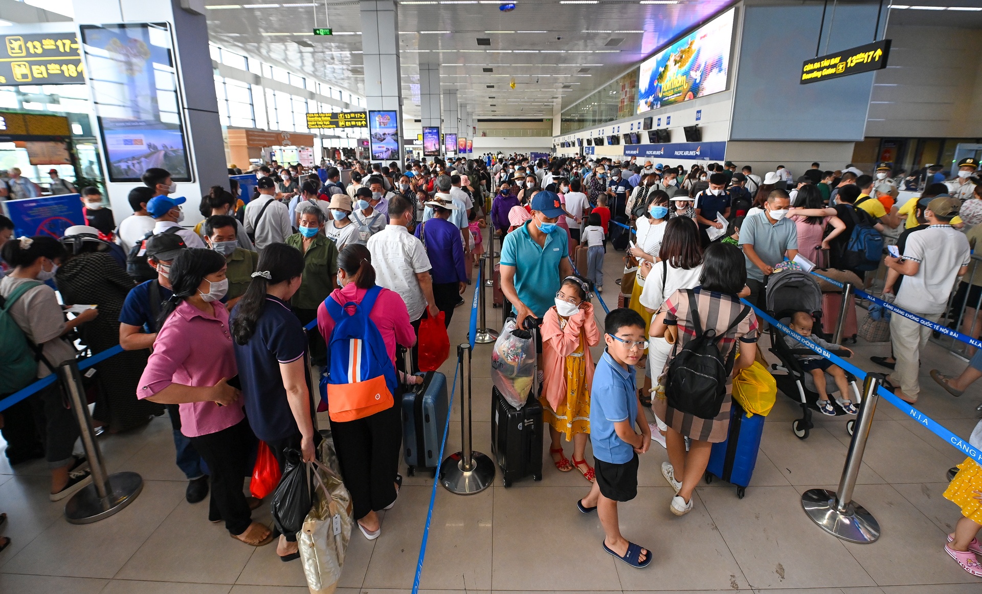 San bay Noi Bai qua tai anh 4