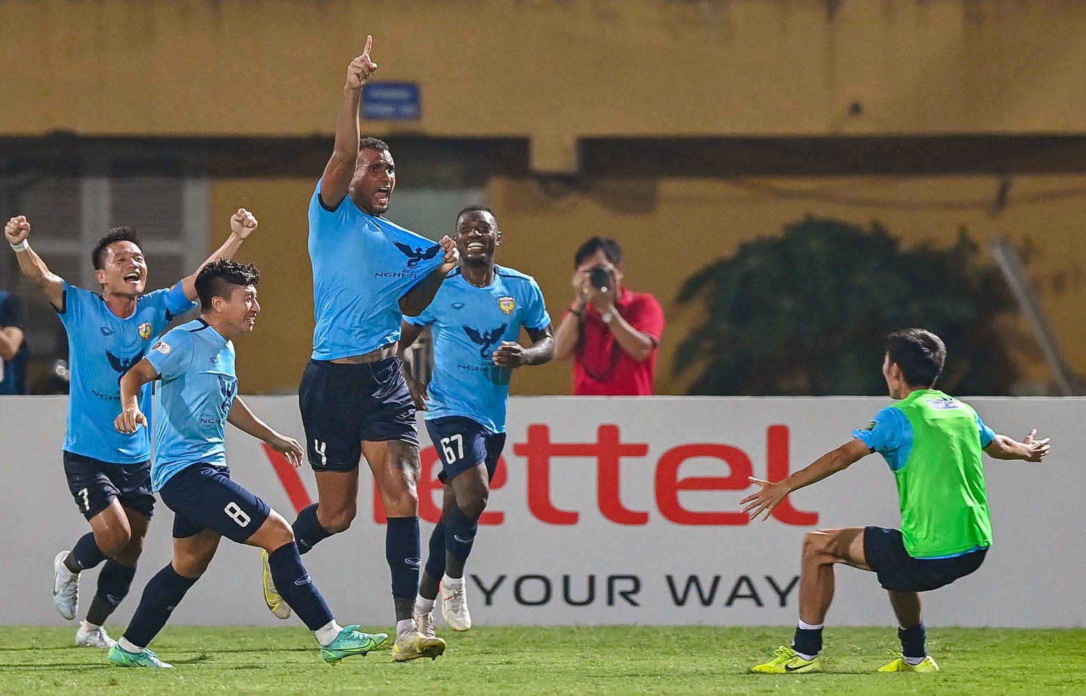 Hoang Duc bi pham loi anh 12