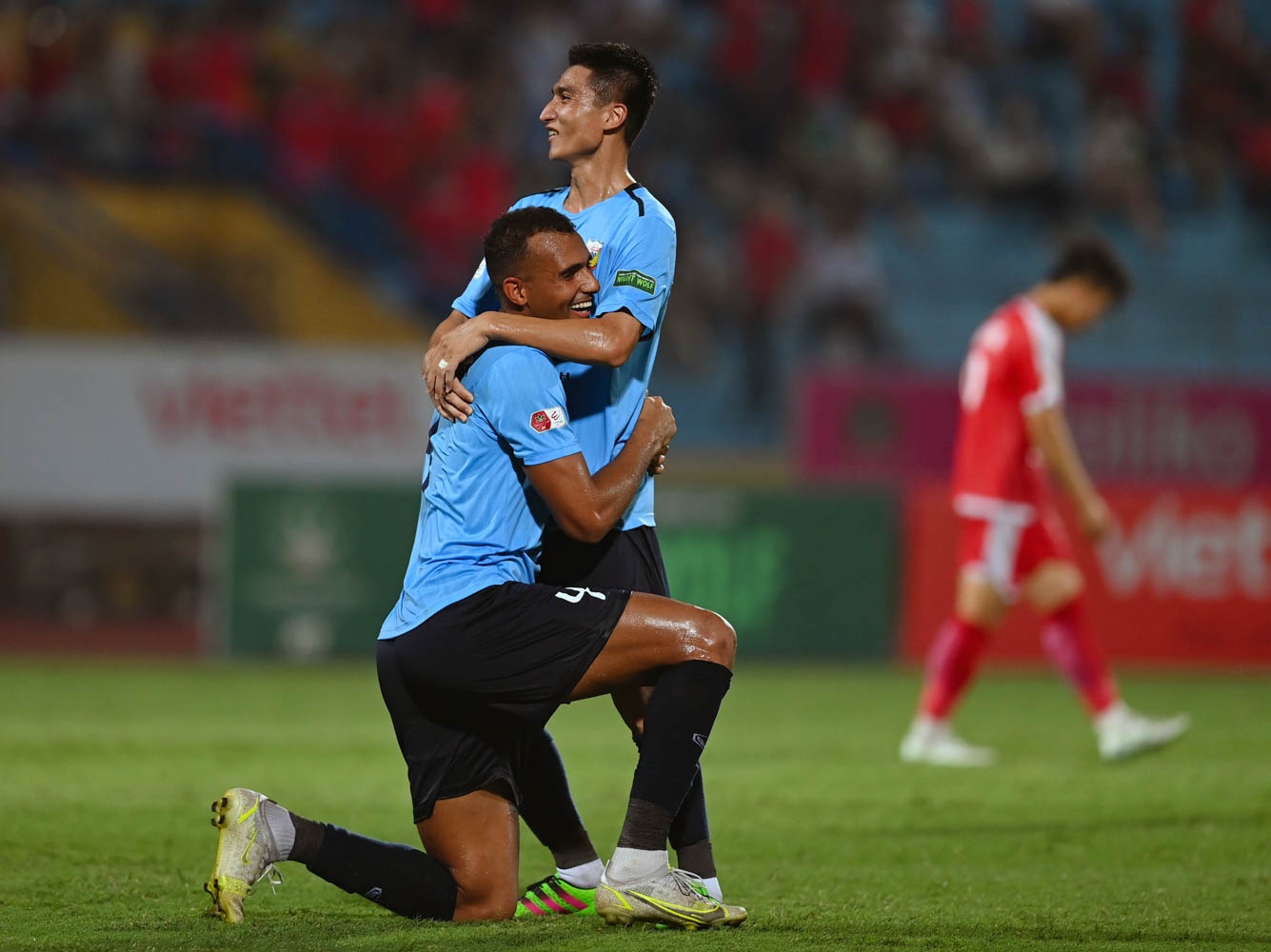 Hoang Duc bi pham loi anh 13