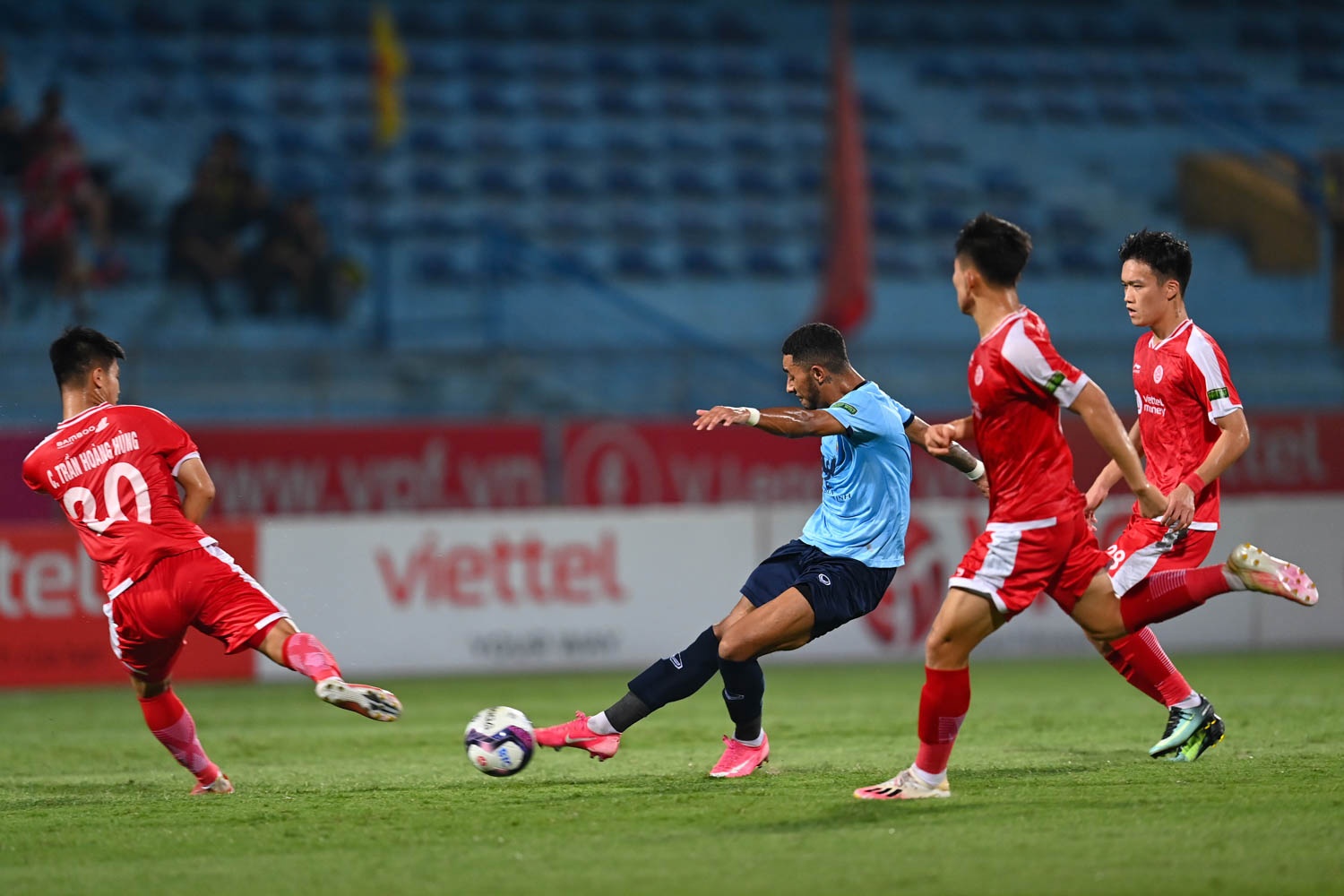 Hoang Duc bi pham loi anh 2