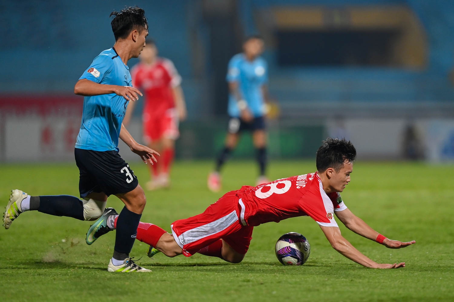 Hoang Duc lien tuc bi pham loi, Viettel thua dau tren san nha hinh anh