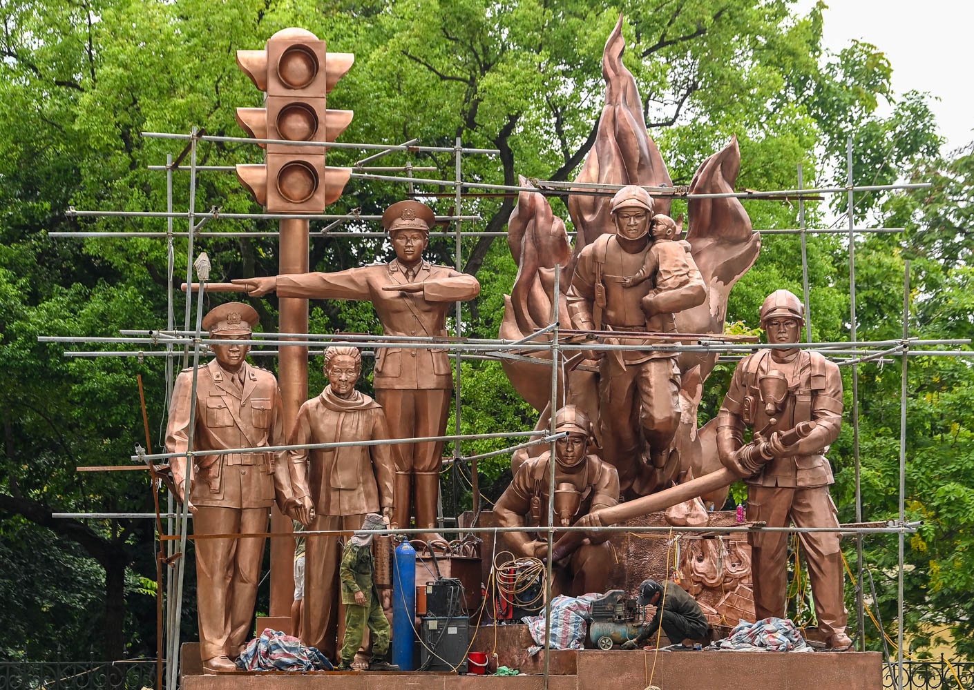 Tuong dai chien si canh sat o Ha Noi anh 2