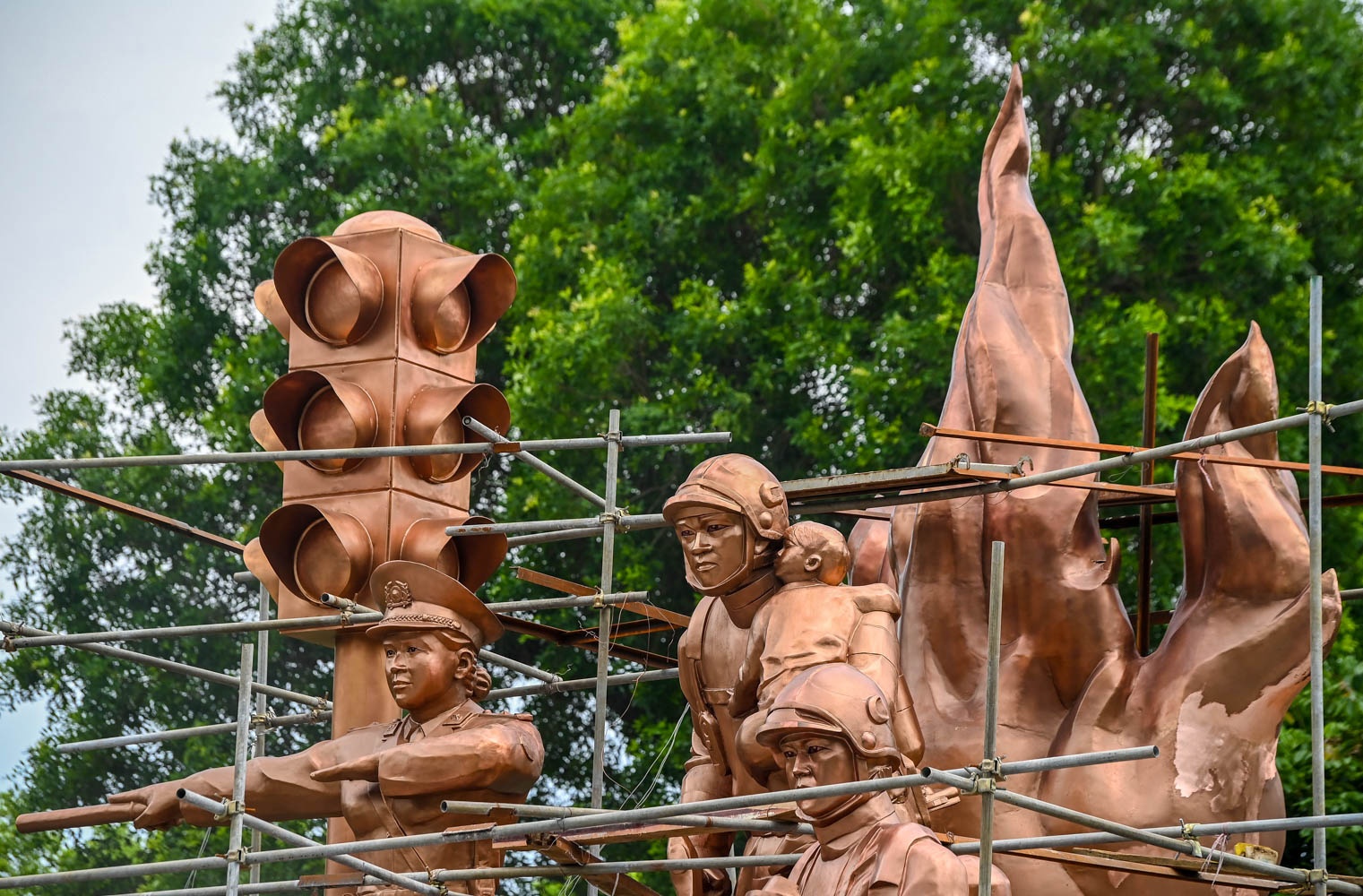 Tuong dai chien si canh sat o Ha Noi anh 8