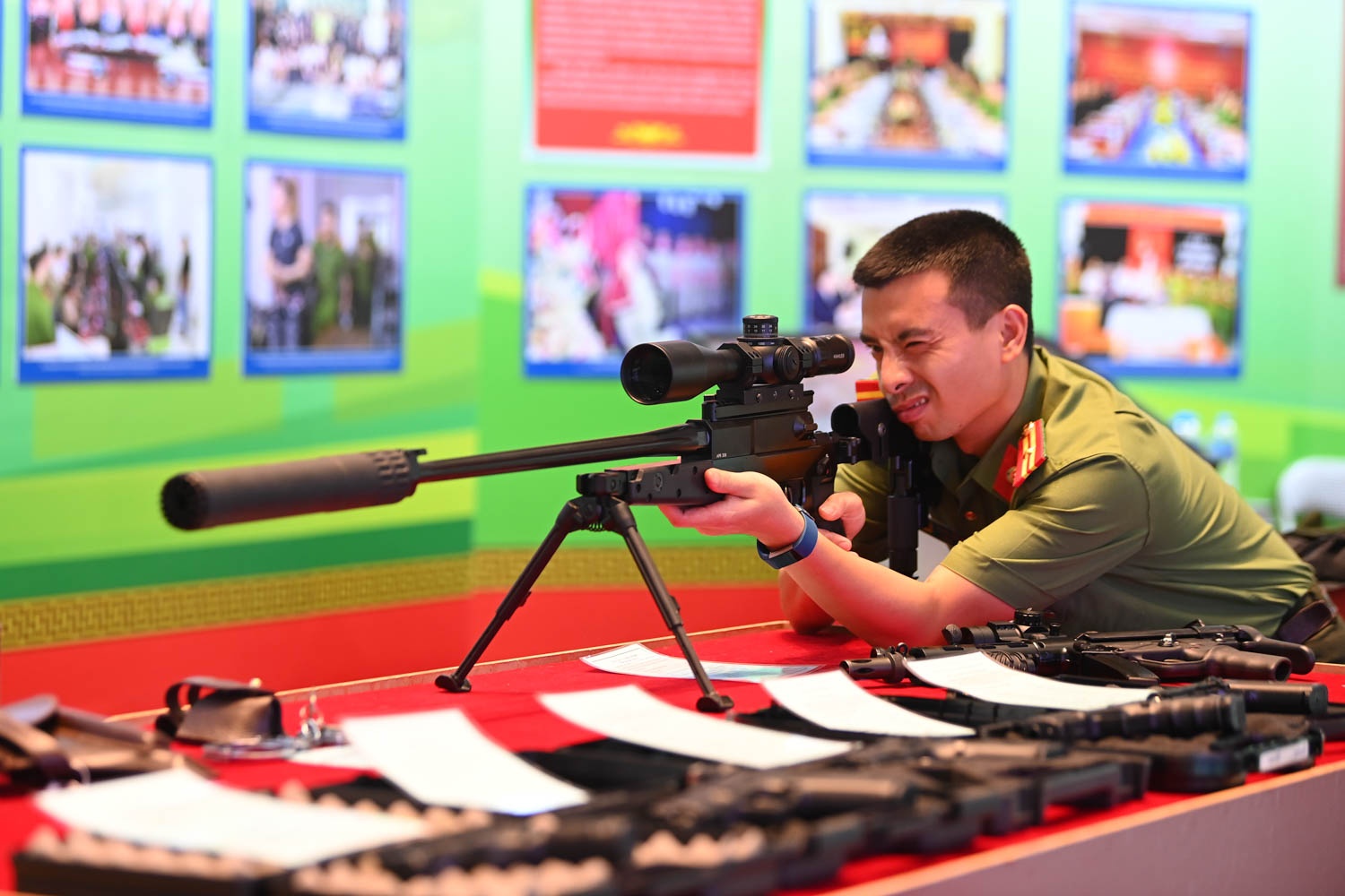 Trien lam khi tai Cong an nhan dan anh 11