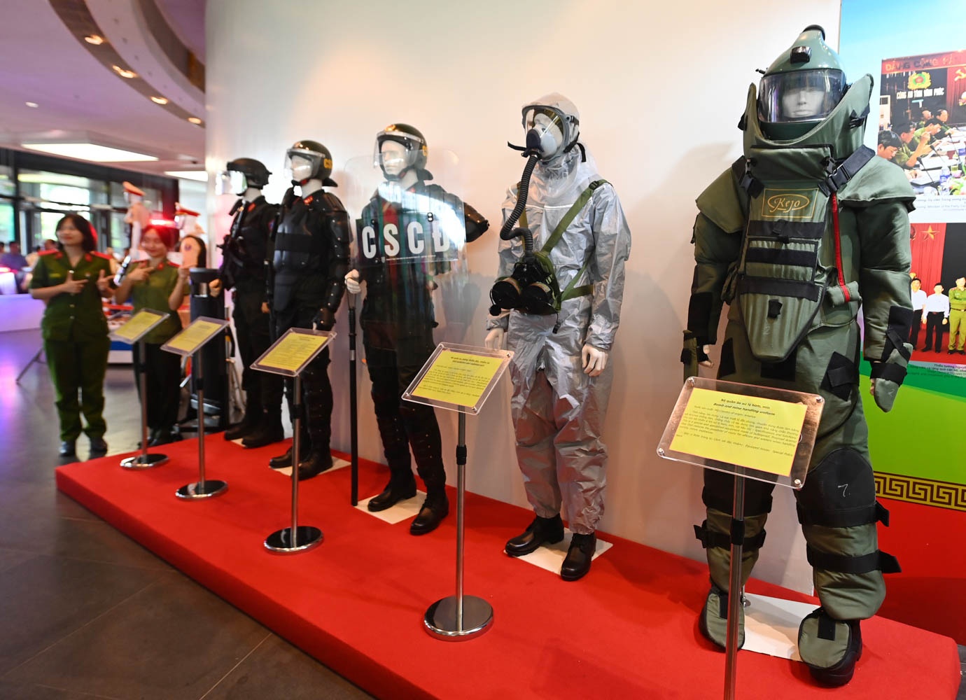 Trien lam khi tai Cong an nhan dan anh 2