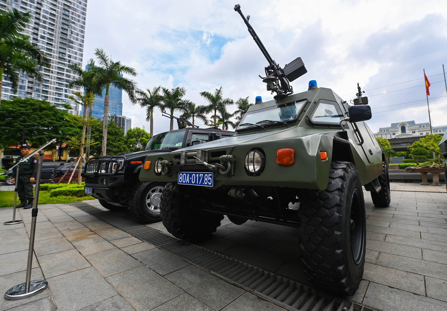 Loat khi tai hien dai cua luc luong canh sat Viet Nam hinh anh