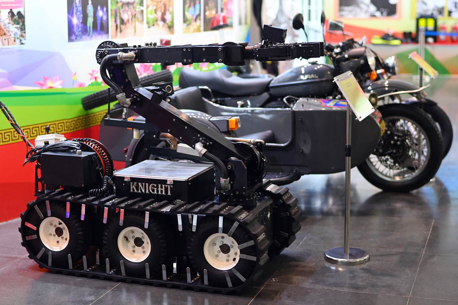 Trien lam khi tai Cong an nhan dan anh 8