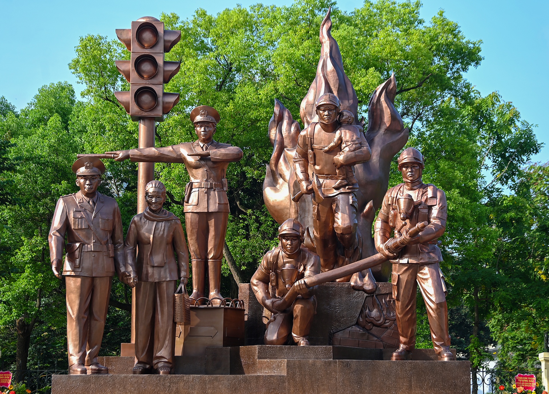 Khanh thanh cum tuong dai CSGT va PCCC o Ha Noi hinh anh