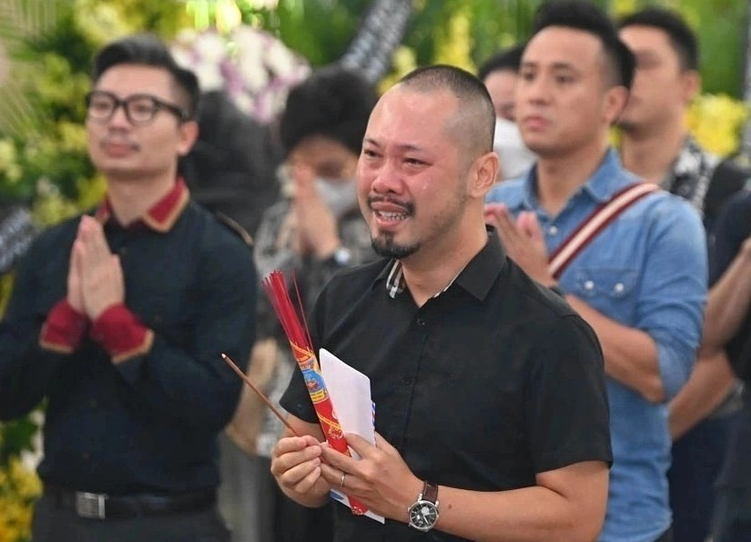 Le tien biet rocker, nha bao Xuan Thi hinh anh