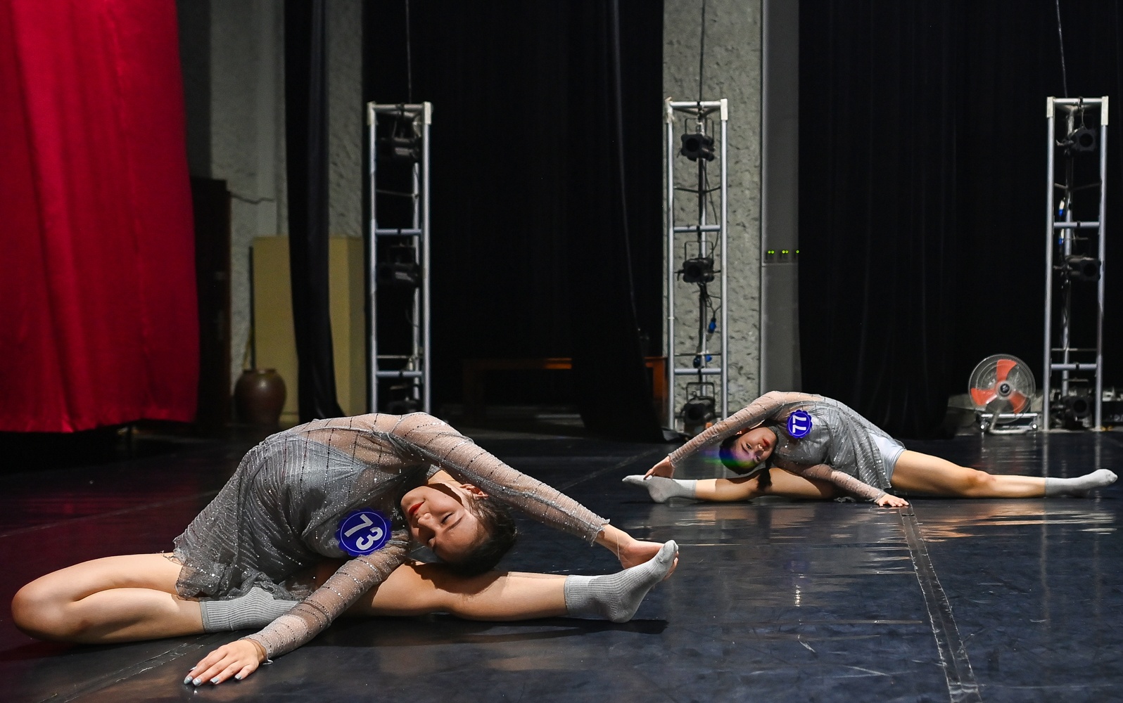 Nu sinh Hoc vien Mua Viet Nam anh 2