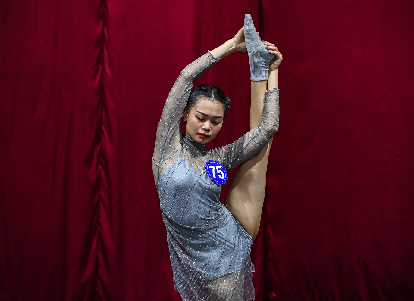 Nu sinh Hoc vien Mua Viet Nam anh 3