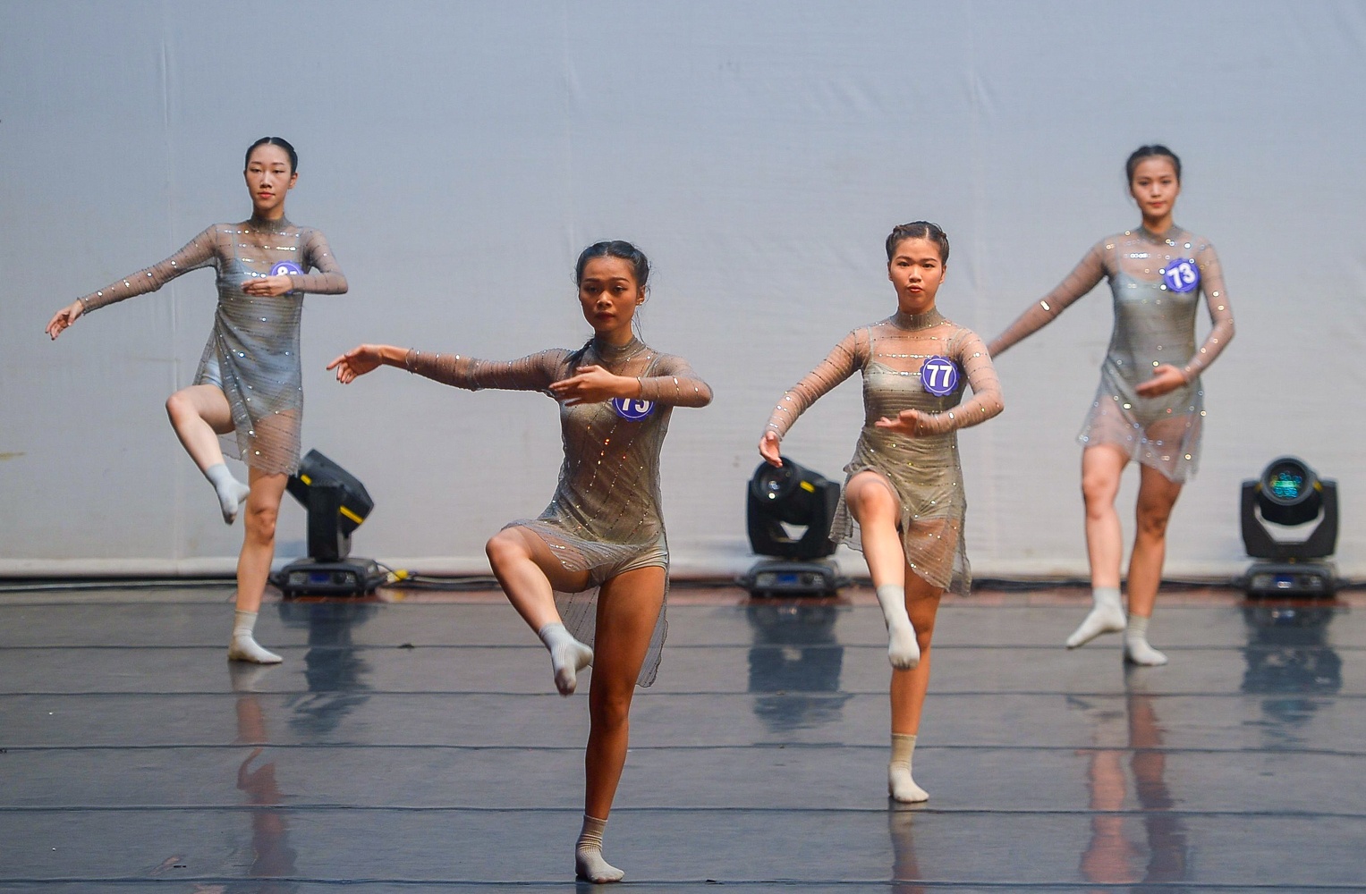 Nu sinh Hoc vien Mua Viet Nam anh 6